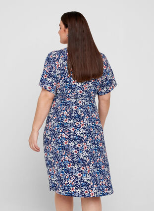 Wrap kjole i print med korte ærmer, Blue Flower AOP, Model image number 1