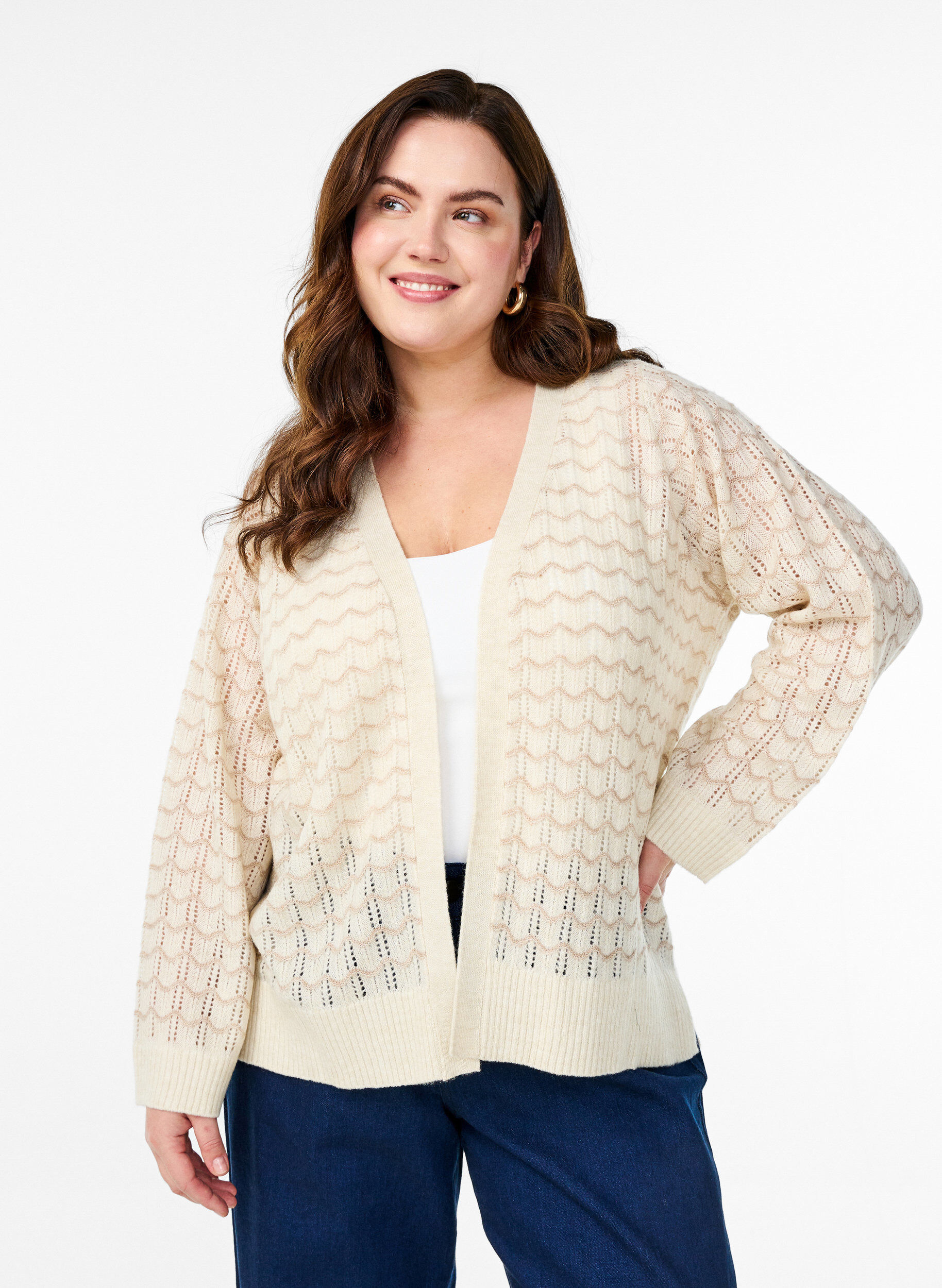 Zizzi Strikcardigan med hulm&oslash;nster og b&oslash;lgende linjer, Birch w. Simply T., Model image number 0