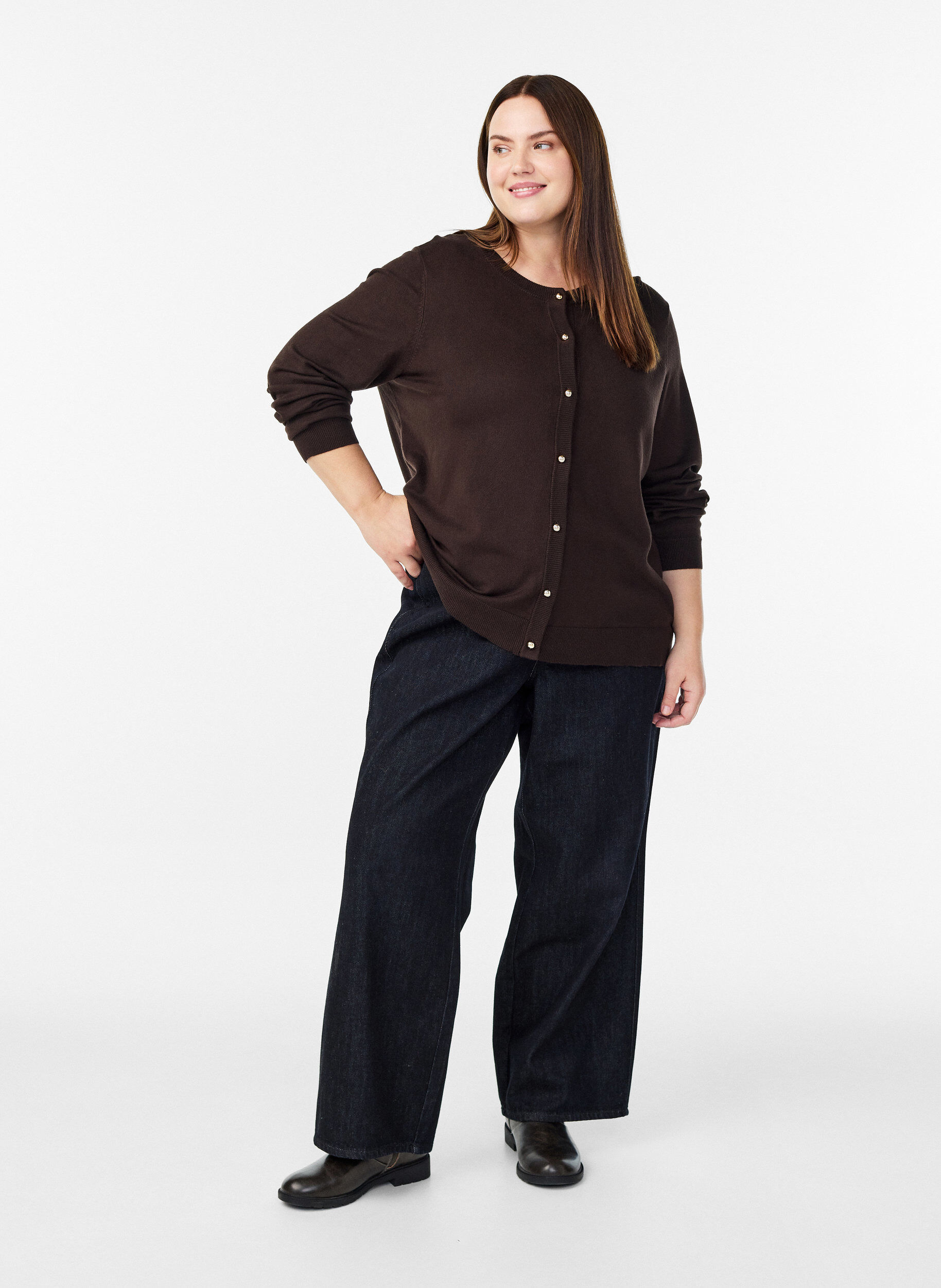 Zizzi Finstrikket cardigan med kugleknapper, Brun, Model image number 1