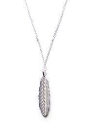Sølvfarvet halskæde med bladformet vedhæng , Silver