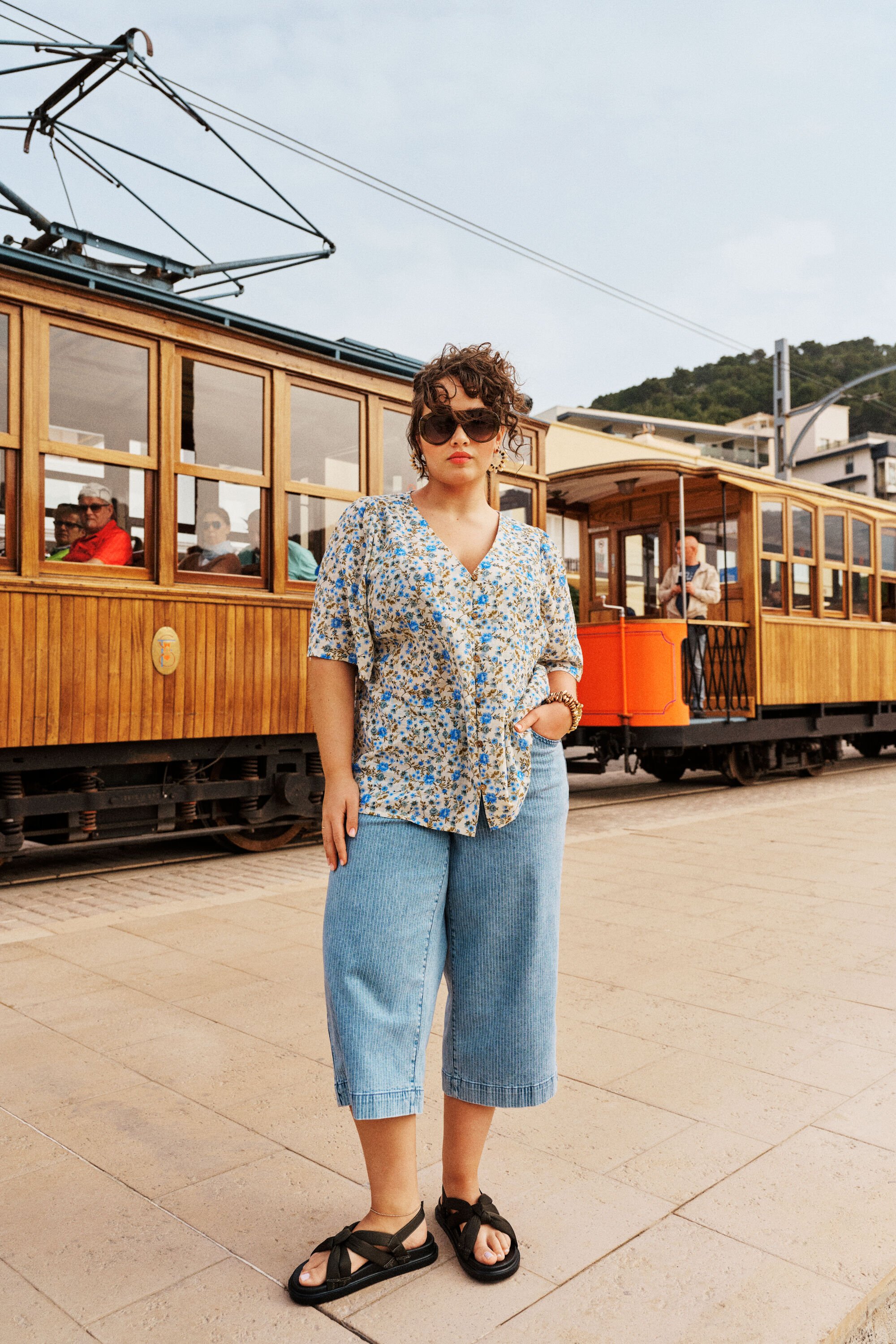 ZizziBlomstret sommerstil i bl&aring;toner, , Model