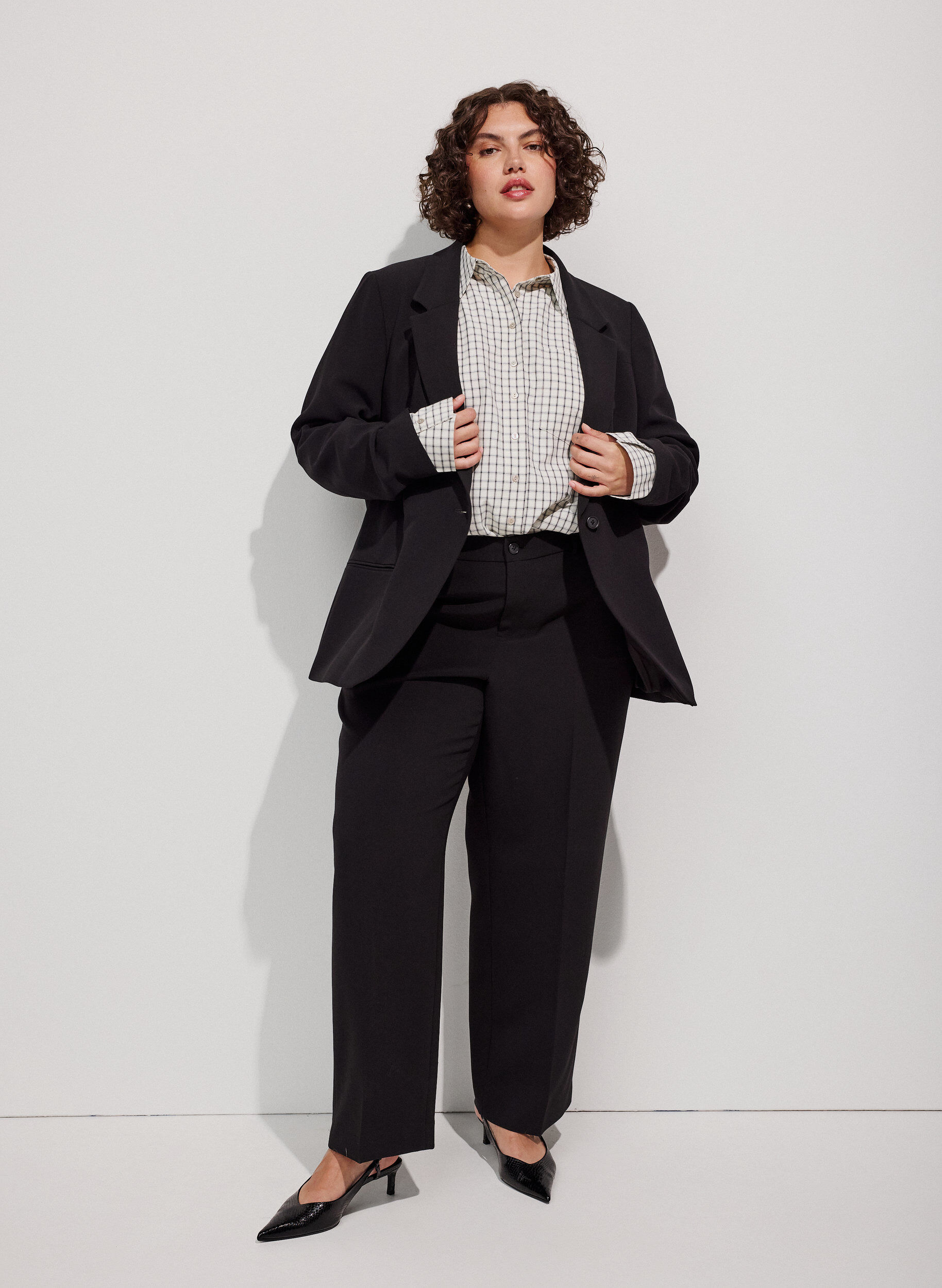 ZizziKlassisk blazer med enkel knaplukning, Sort, Model image number 1
