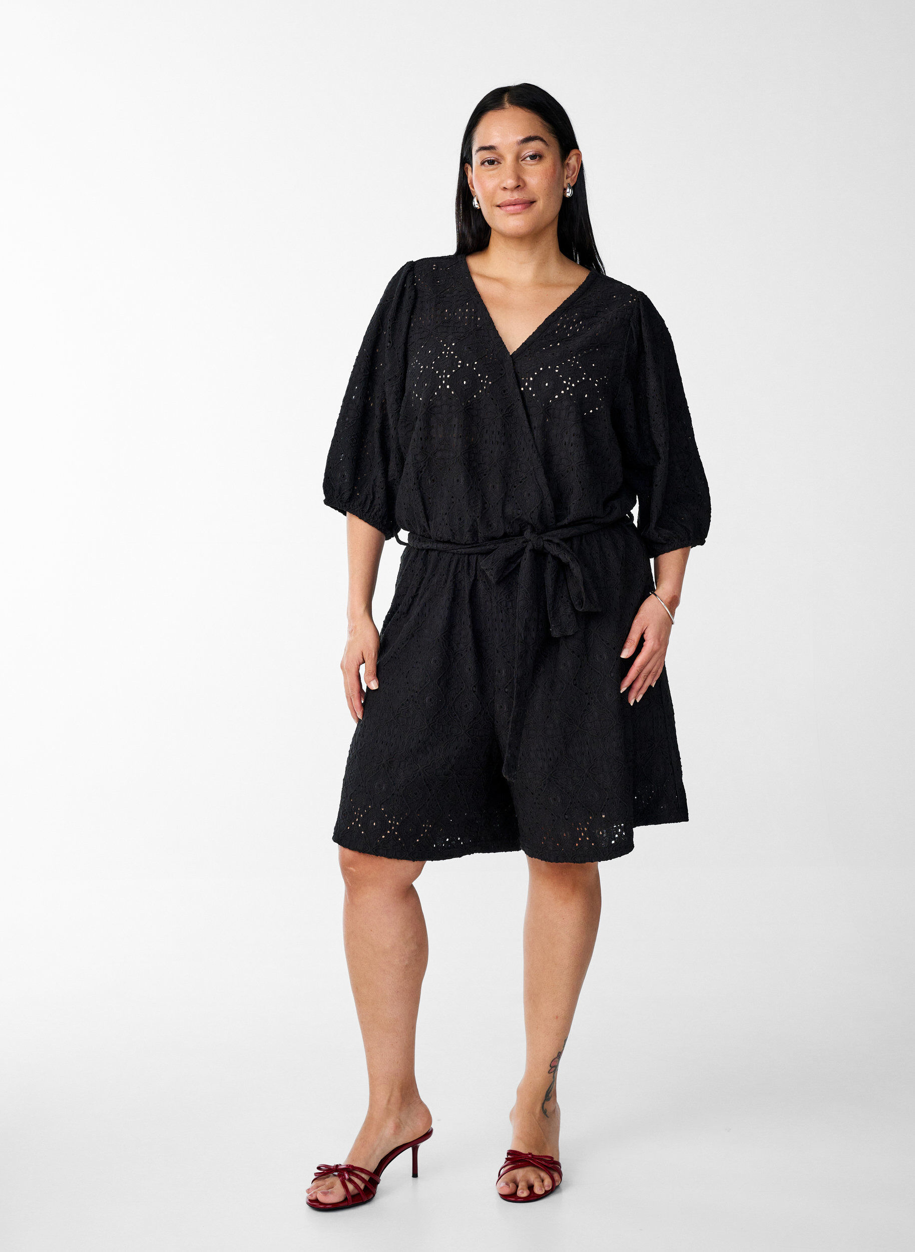 Zizzi Playsuit med korte &aelig;rmer og bindeb&aring;nd, Black, Model image number 2