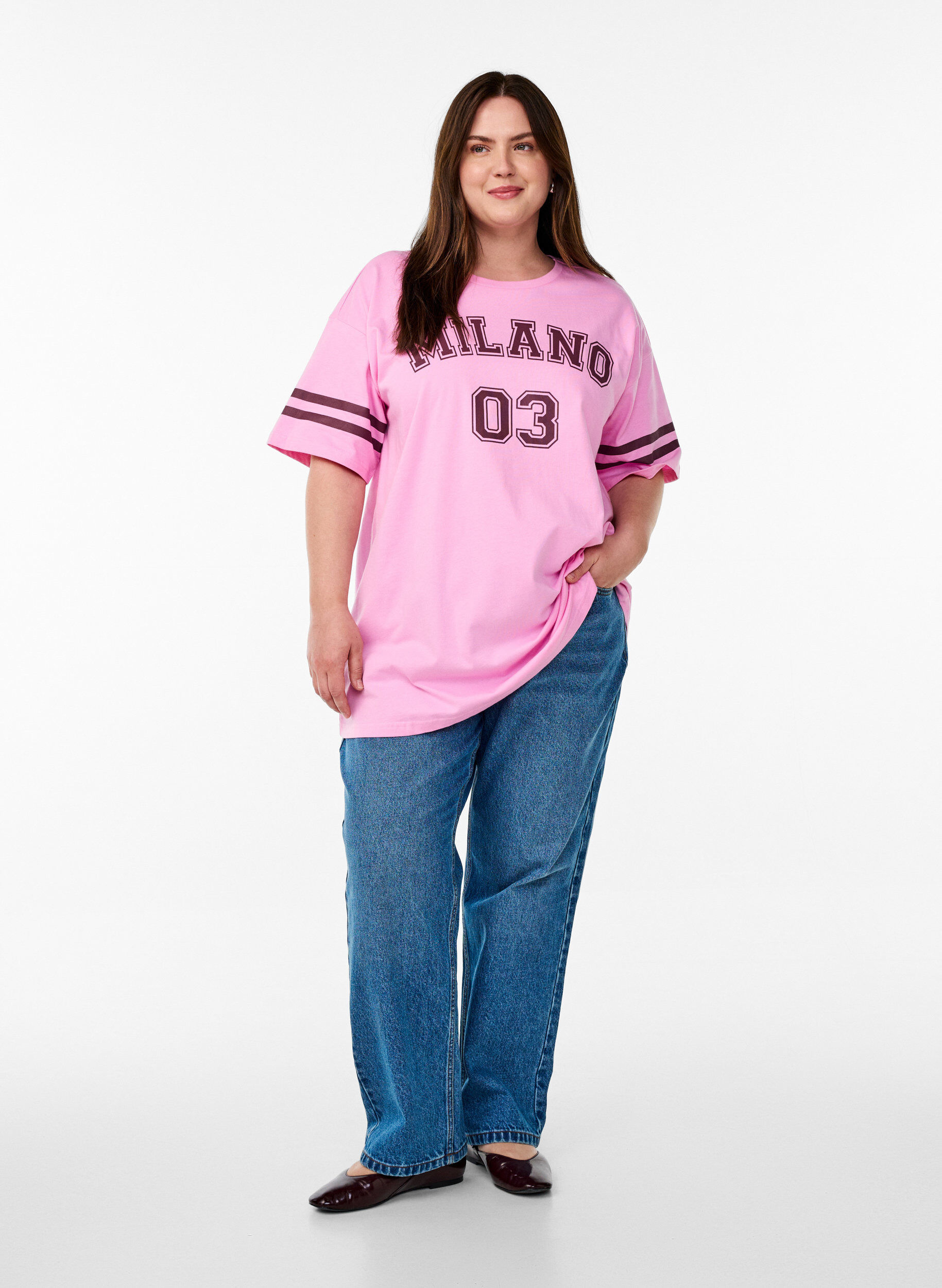 Zizzi Sporty oversize college t-shirt, Lyser&oslash;d, Model image number 1