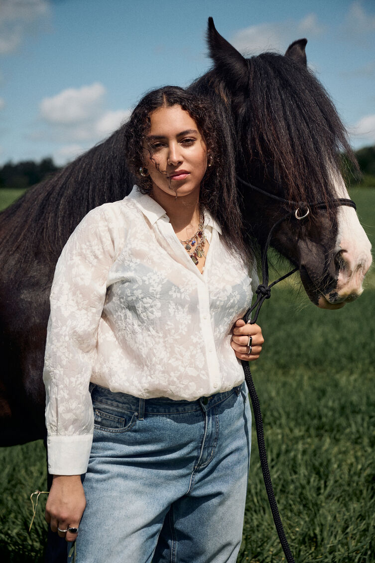 Skjorte med mønster, , Model