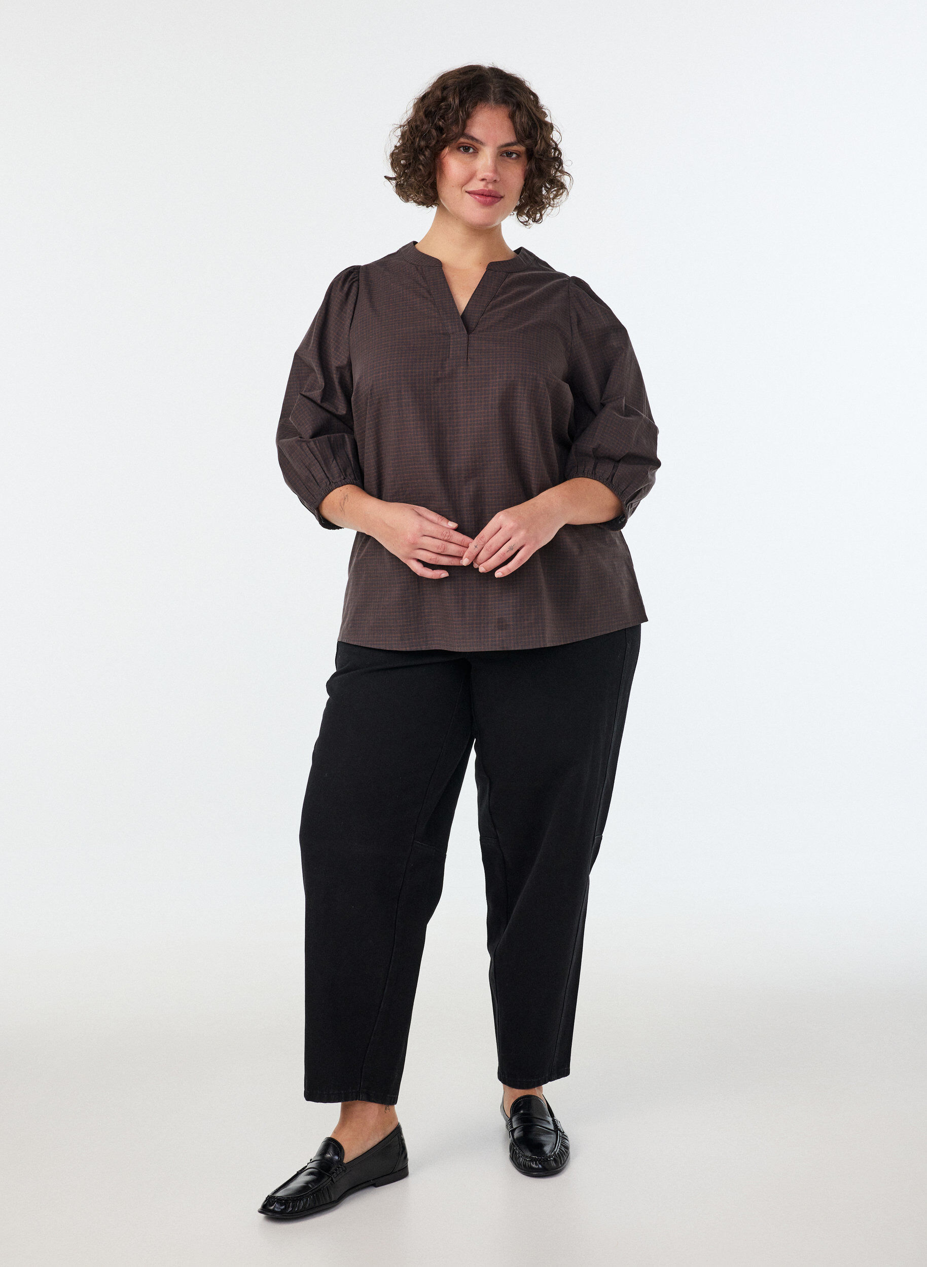 ZizziTernet bluse med V-hals og 3/4-&aelig;rmer, Brun, Model image number 1
