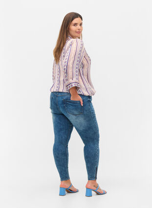 Cropped Amy jeans med lynlås, Blue denim, Model image number 2