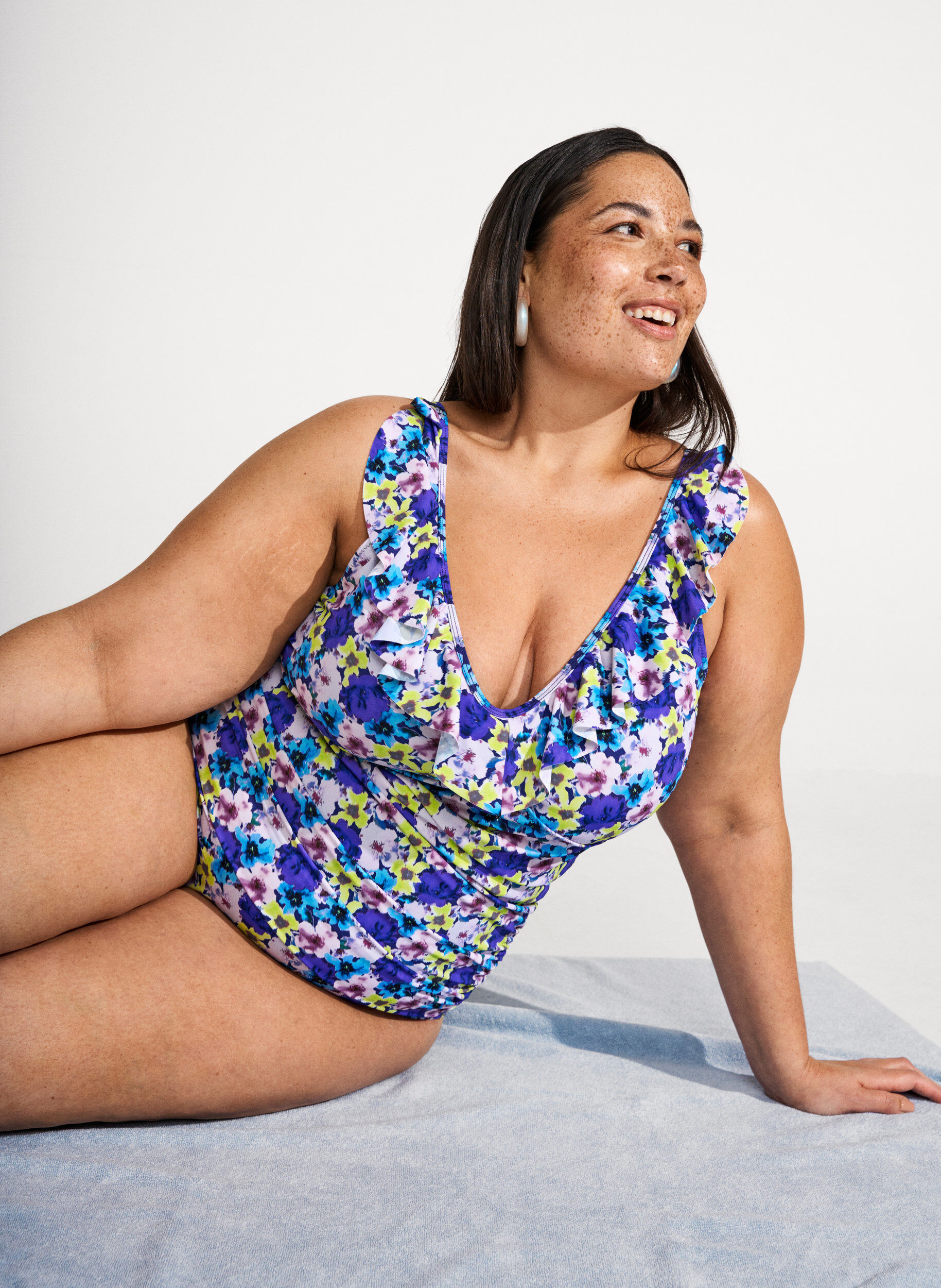 Zizzi Blomstert badedragt med fl&aelig;ser og udtagelige indl&aelig;g, Lilla, Image image number 0