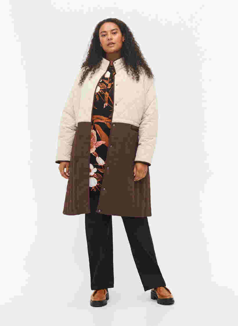 Lang quiltet jakke med color-block, Black Coffee Comb, Model image number 2