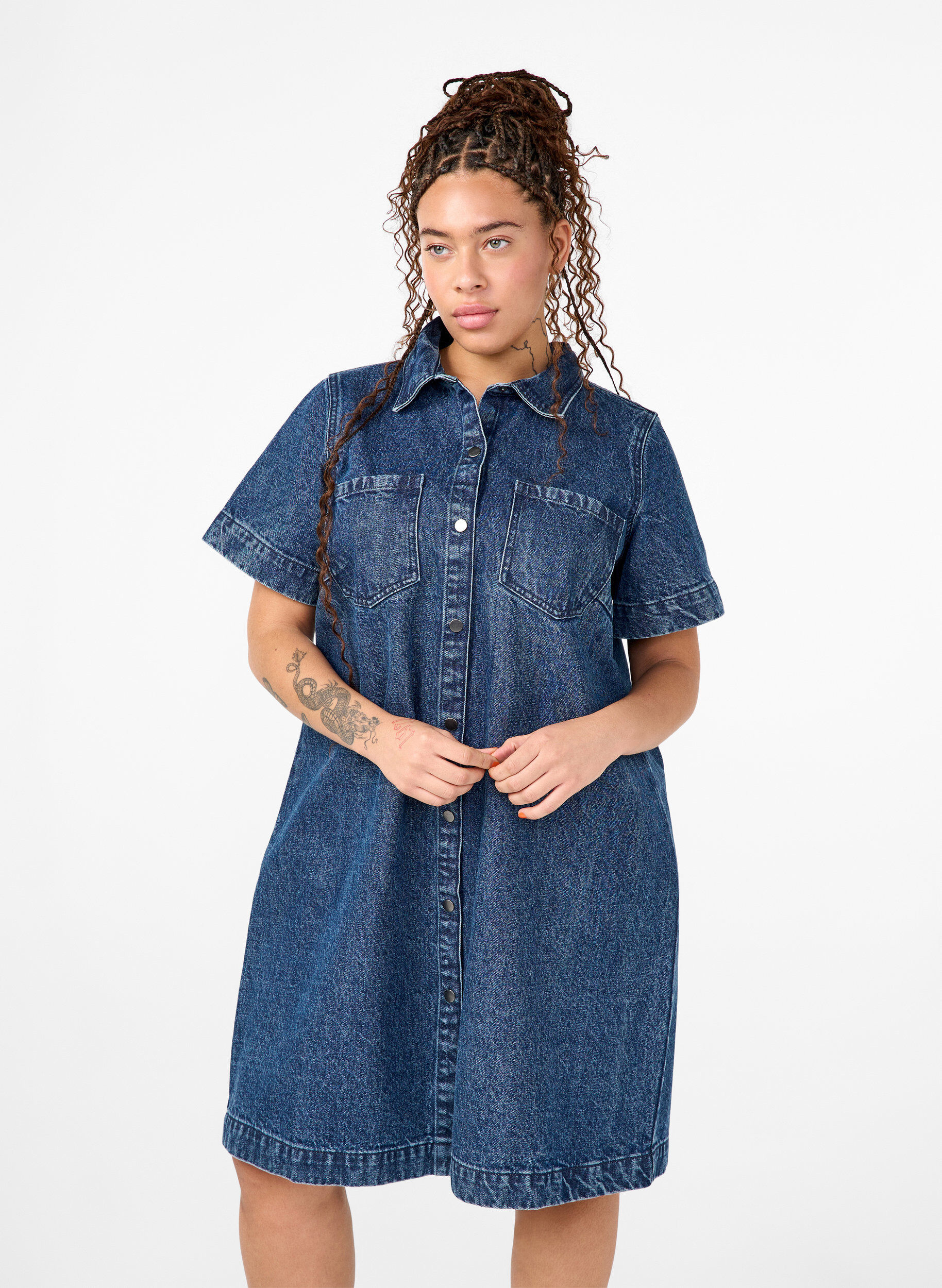 Zizzi Lang denimskjorte med korte &aelig;rmer, Blue Denim, Model image number 0