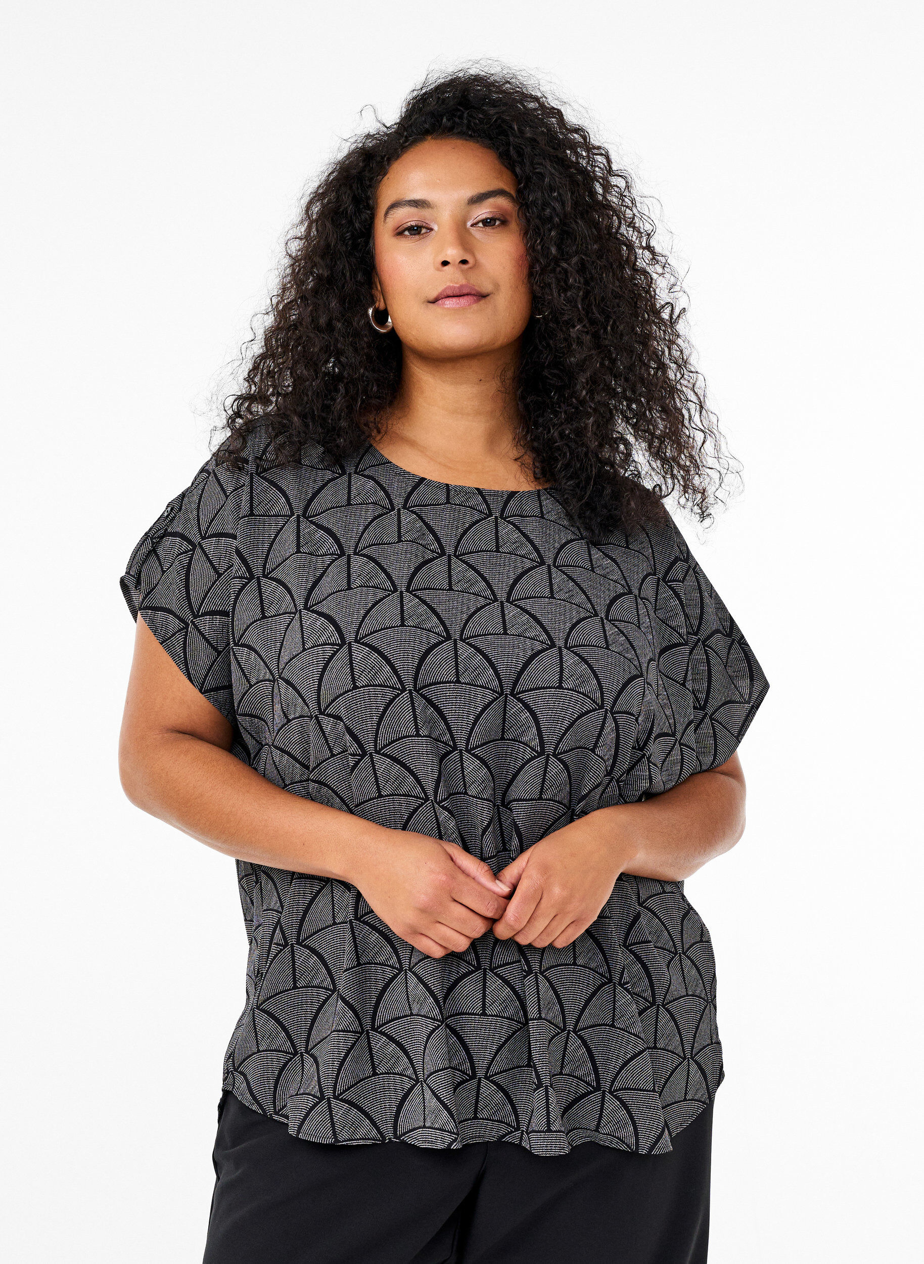 Zizzi Kort&aelig;rmet bluse med print, Black Grey Graphic , Model image number 0