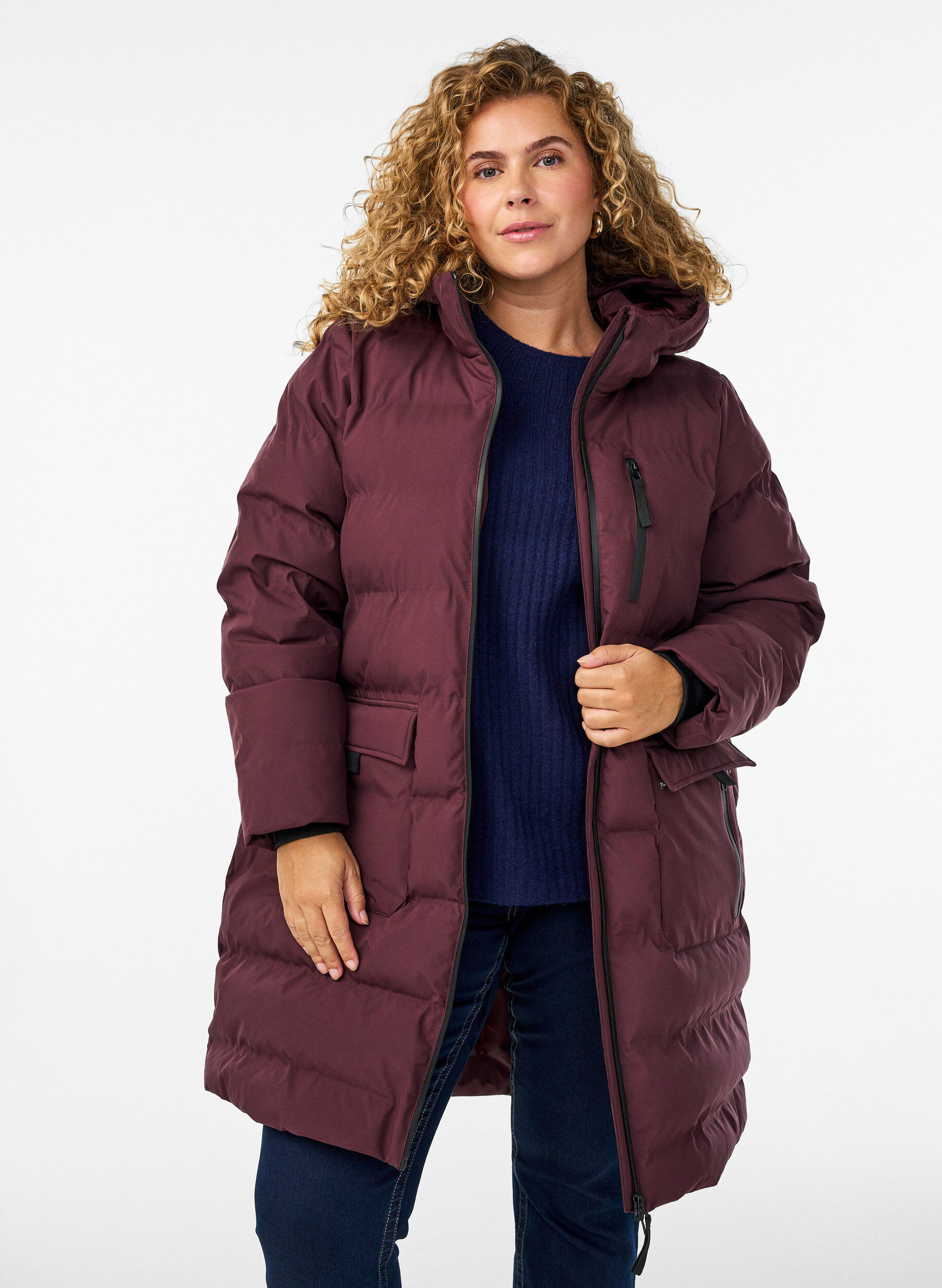 Pufferfrakke med h&aelig;tte og lommer, M&oslash;rk Bordeaux, Model