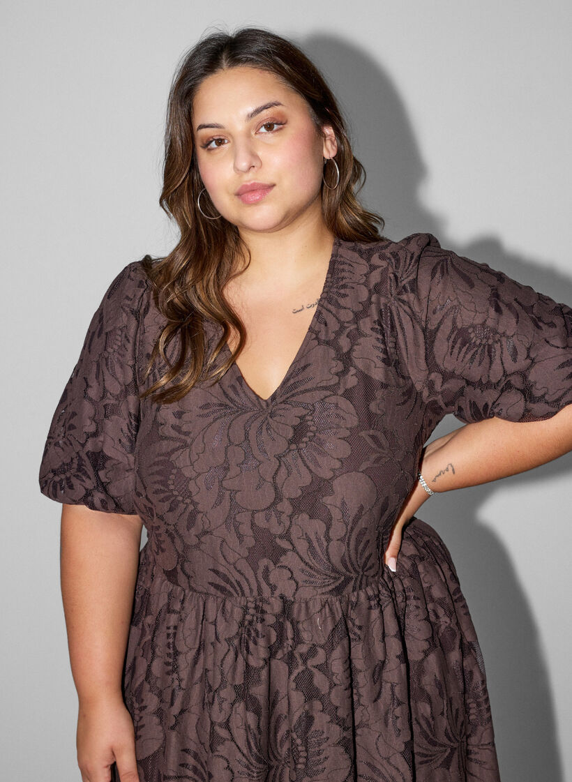 Midikjole med blomsterjacquard, Brun, Model image number 2