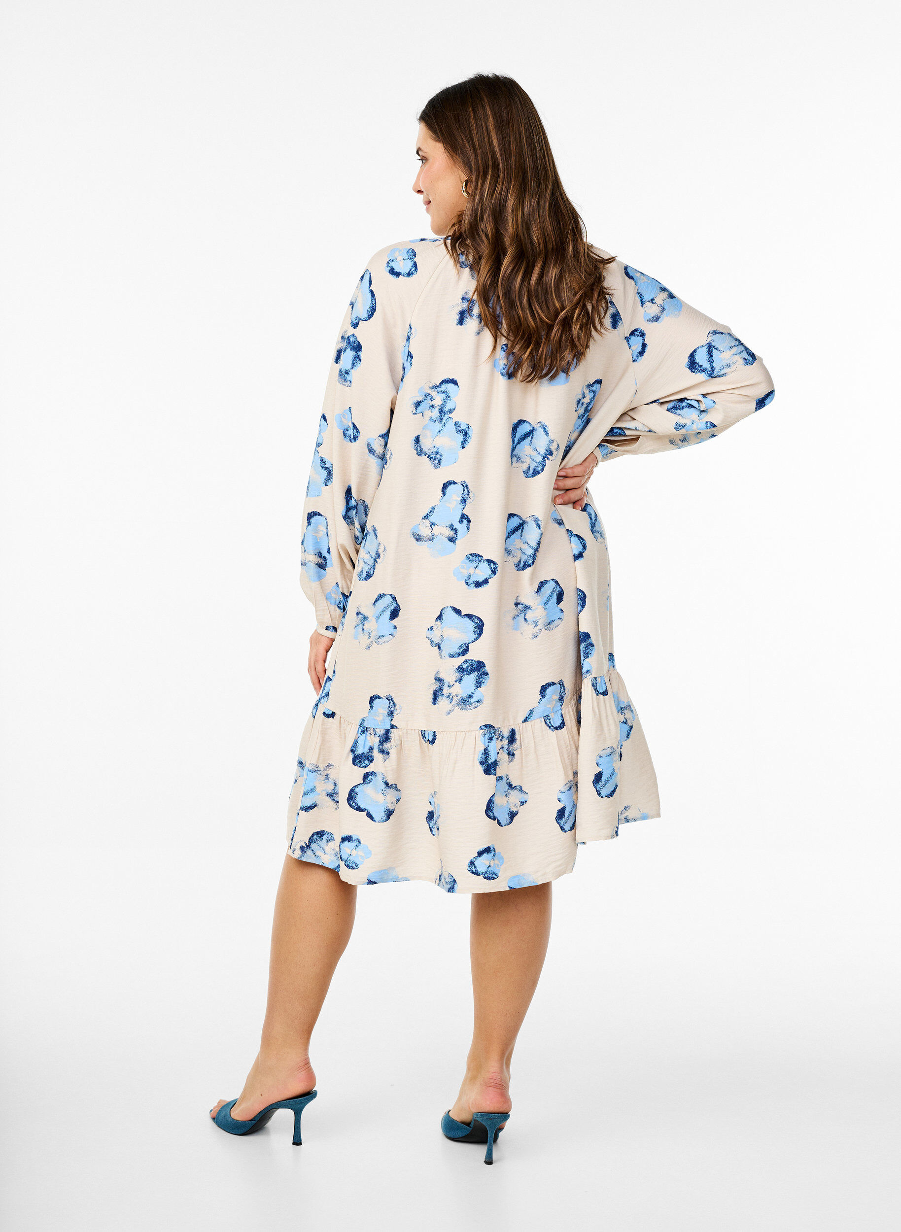 Zizzi Kn&aelig;lang kjole med lange &aelig;rmer og A-snit, Vanilla, Model image number 2