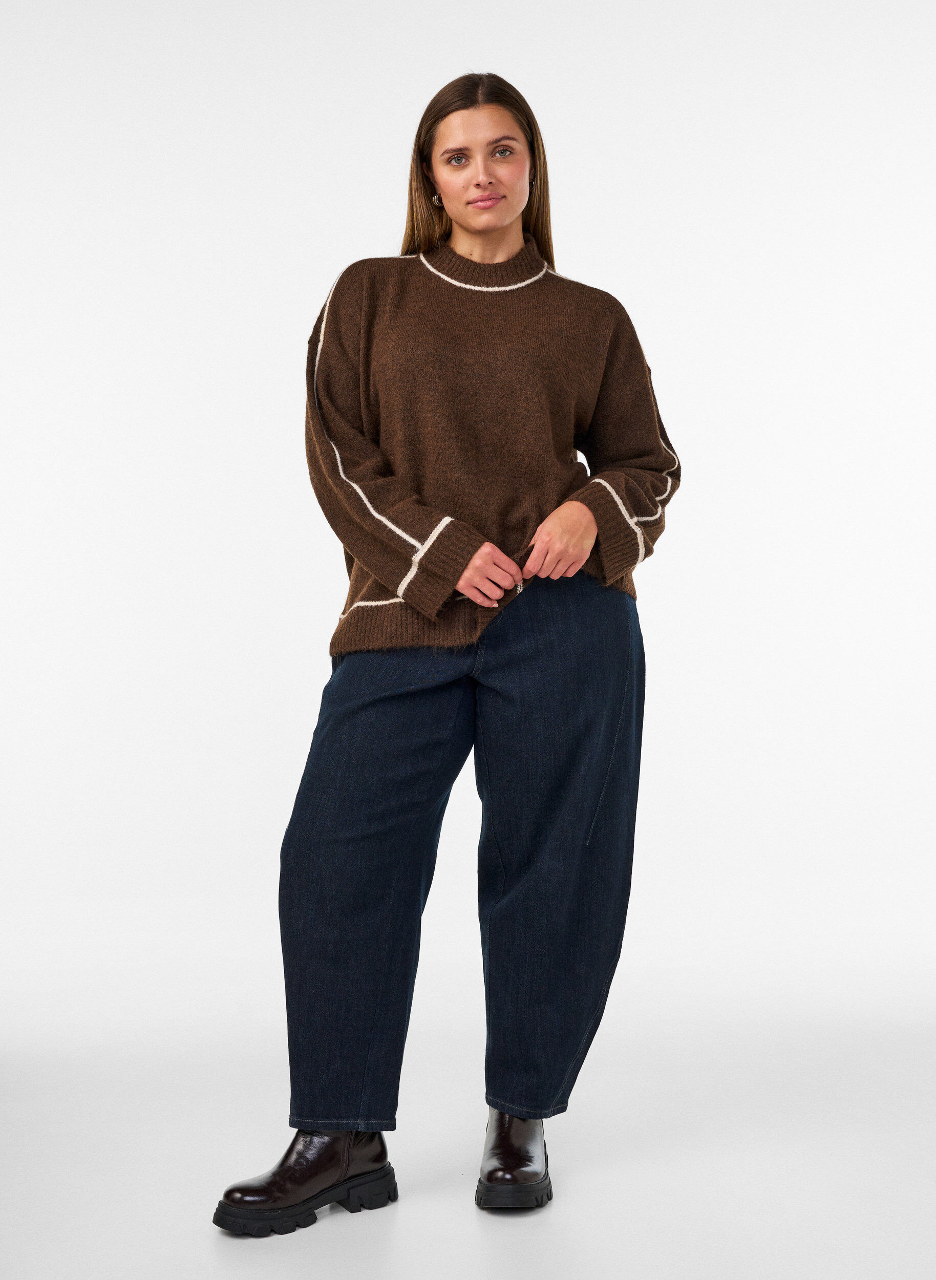 ZizziStriktr&oslash;je med turtleneck og kontraststriber, Brun, Model image number 1