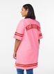 Kort t-shirtkjole med sporty detaljer, Lyser&oslash;d, Model image number 2