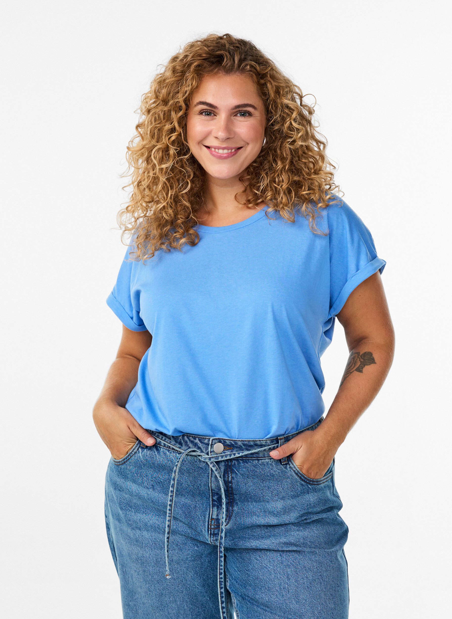 Kort&aelig;rmet t-shirt i bomuldsblanding, Bl&aring;, Model