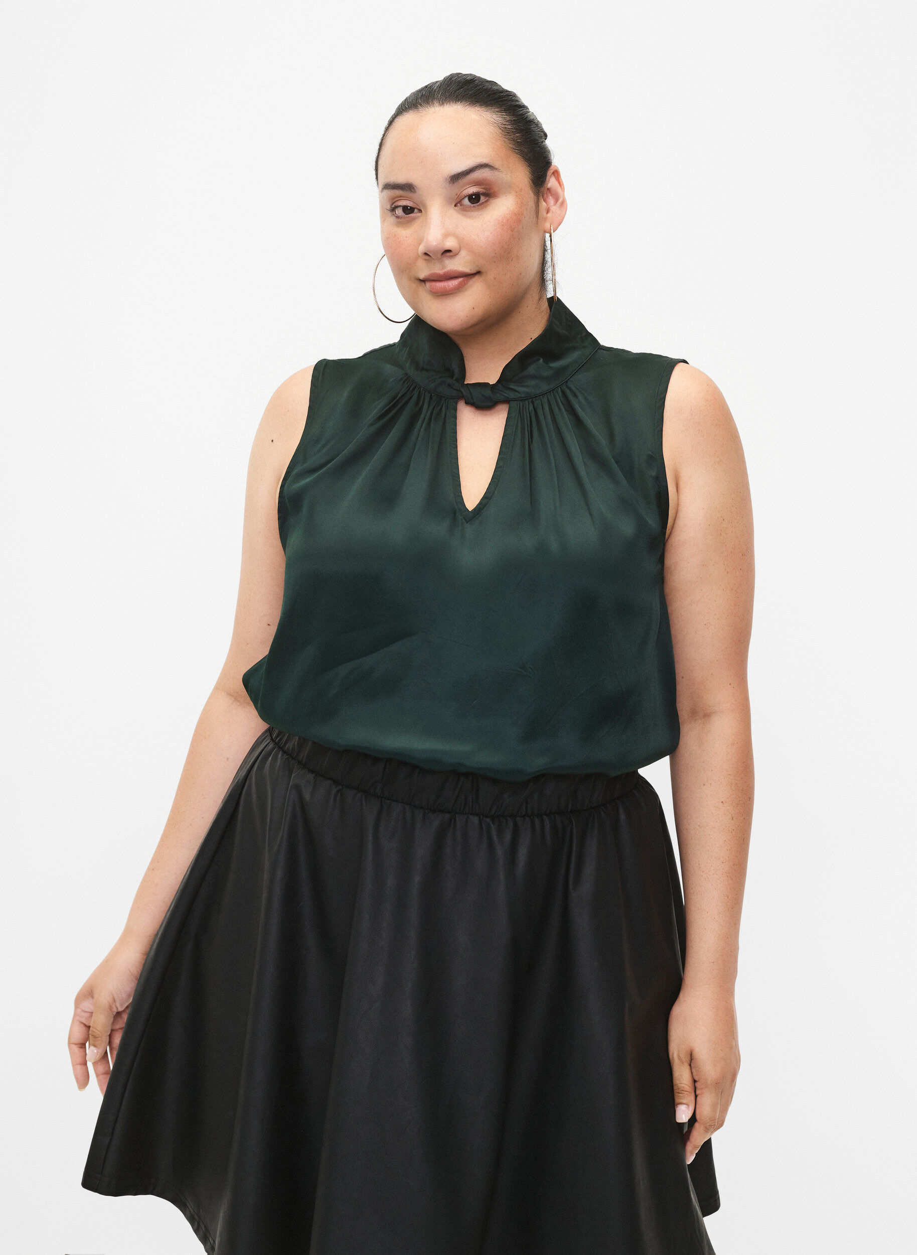 Zizzi &AElig;rmel&oslash;s top i viskose med knudedetalje, Scarab, Model image number 0