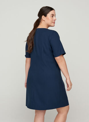 Ensfarvet etui kjole med v-udskæring, Navy Blazer, Model image number 1