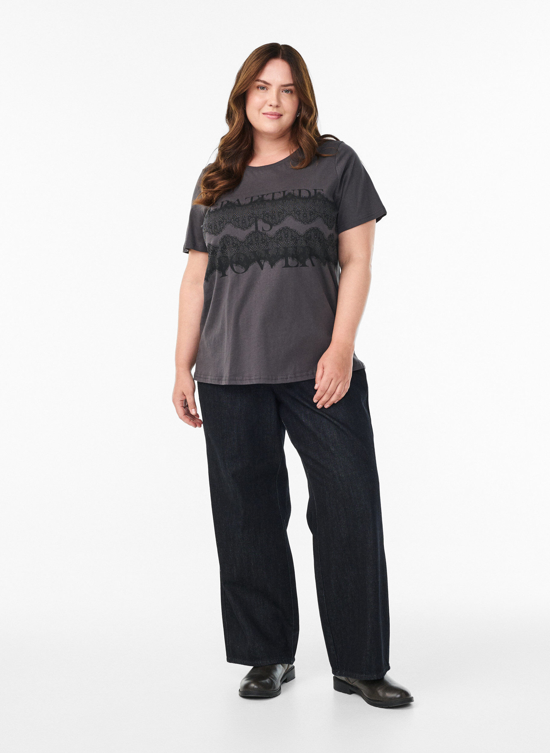 Zizzi Bomulds t-shirt med frontmotiv, Gr&aring;, Model image number 1