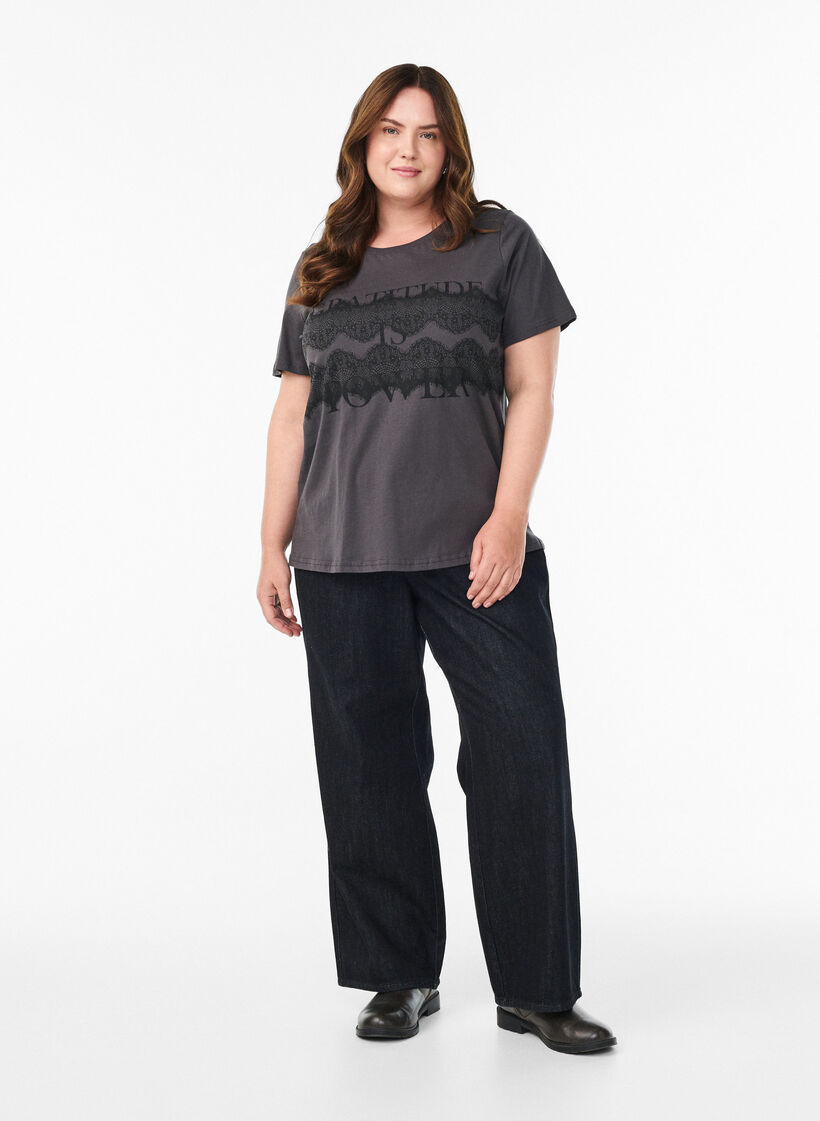 Bomulds t-shirt med frontmotiv, Grå, Model image number 1