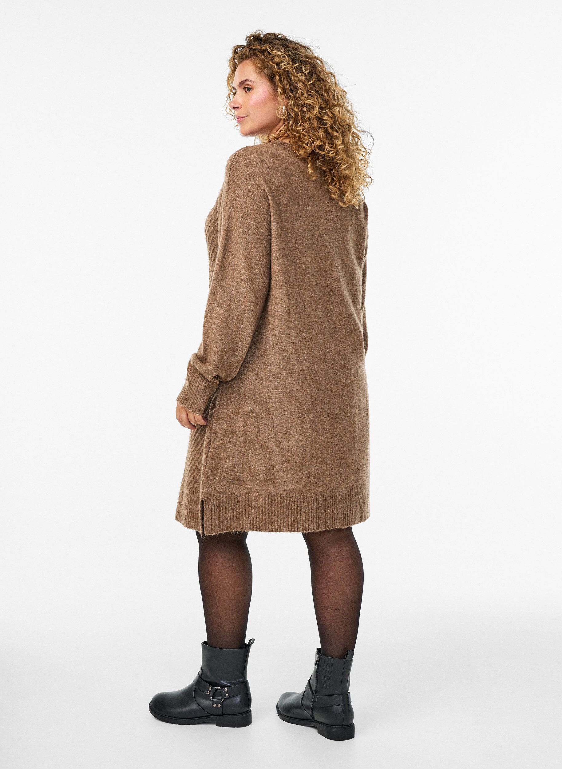 ZizziKort strikkjole med V-formet strukturm&oslash;nster, Brun, Model image number 2
