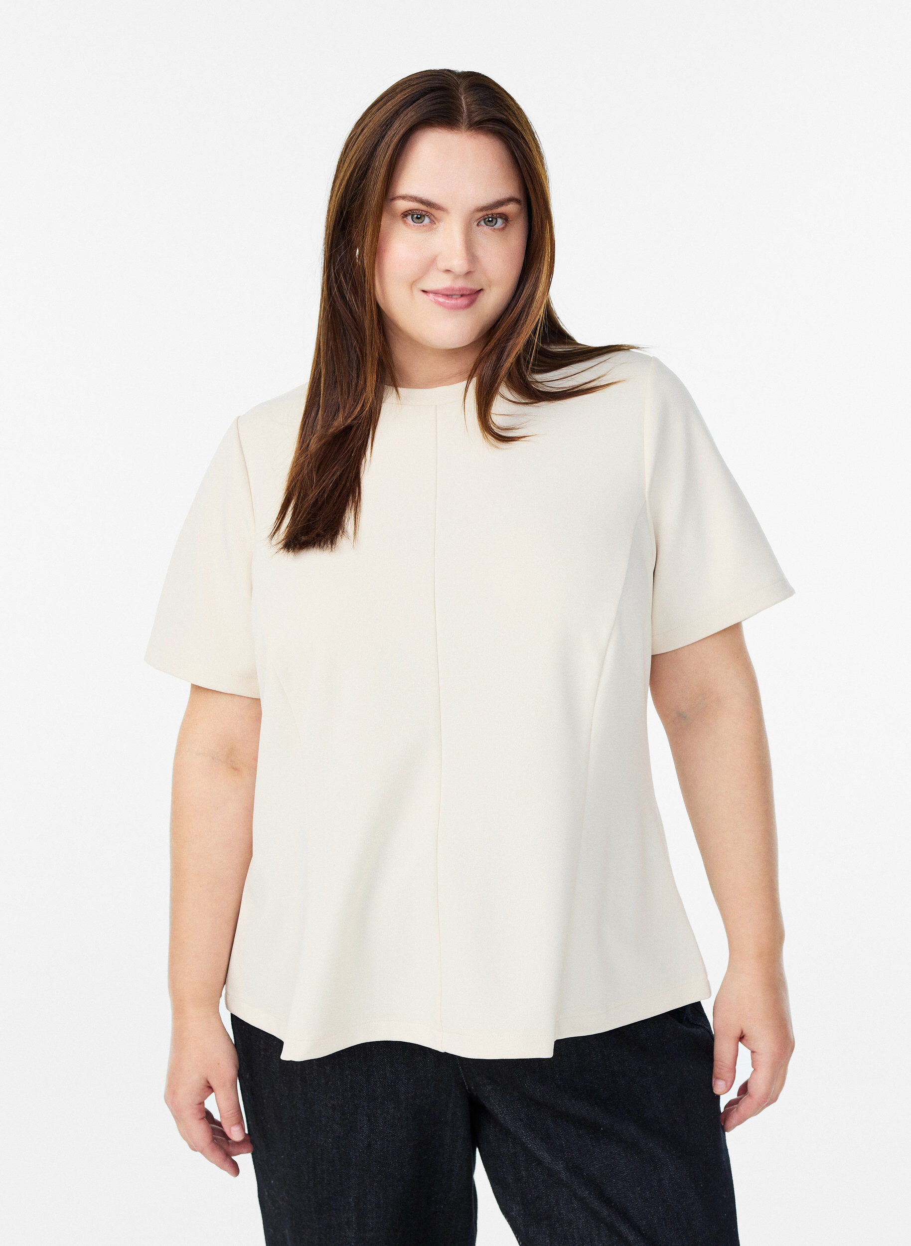 Kort&aelig;rmet bluse med formsyede indsnit, Beige, Model