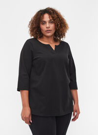 Ensfarvet bomulds bluse med 3/4 ærmer og slids, Black, Model