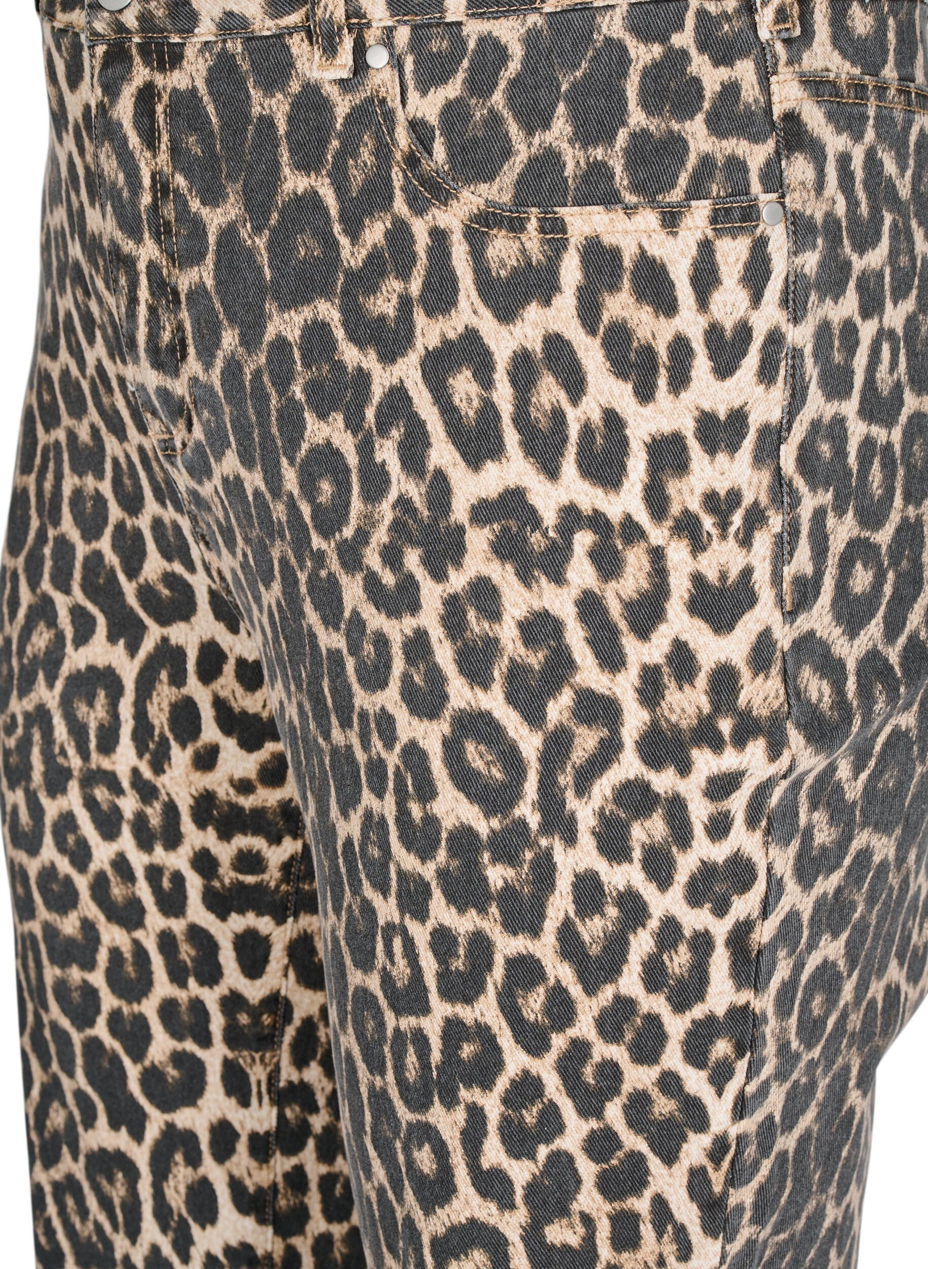 Zizzi Regular fit jeans med leopardm&oslash;nster, Brun, Packshot image number 2