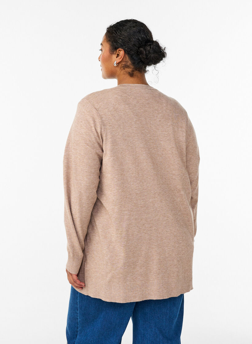 Lang strikcardigan med lommer og &aring;bent design, Beige, Model image number 2