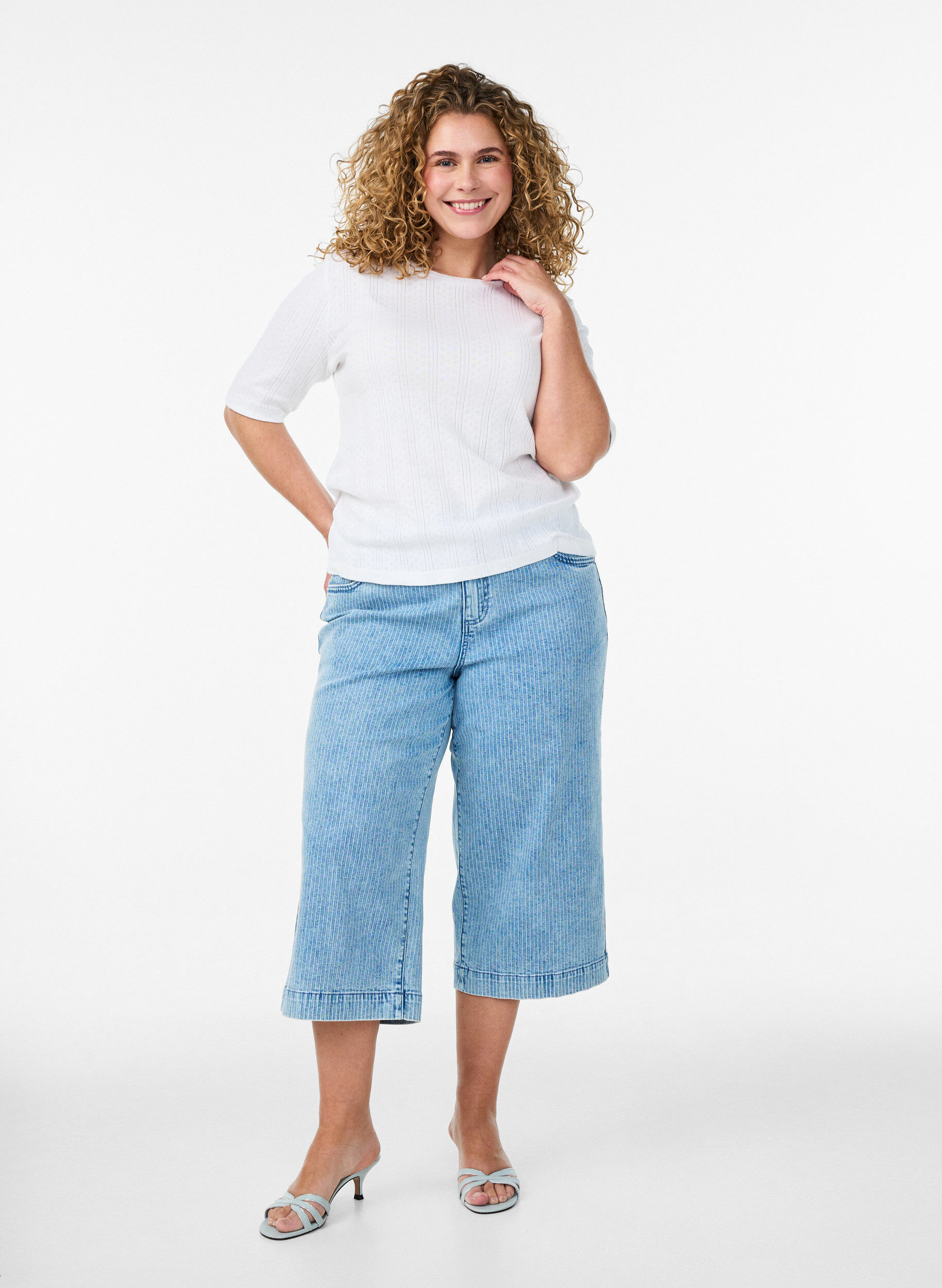 Zizzi T-shirt i bomuld med hulm&oslash;nster, Hvid, Model image number 1