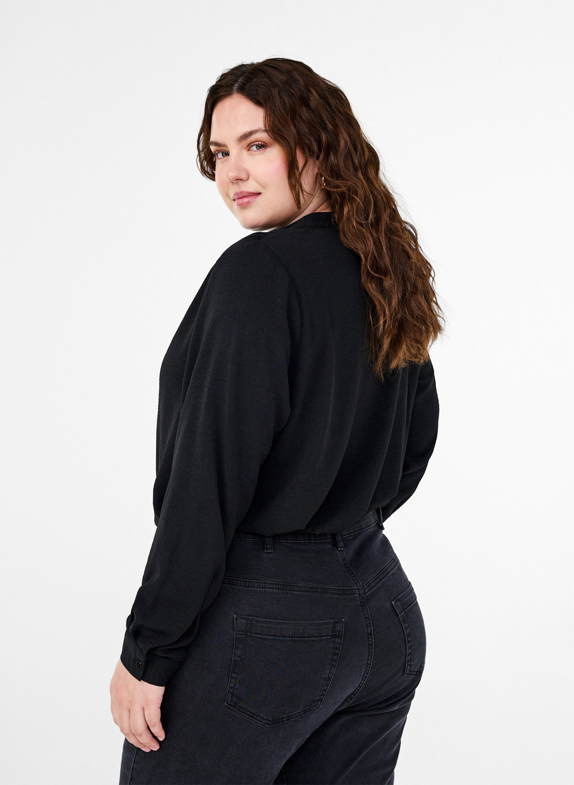Zizzi Lang&aelig;rmet skjortebluse med v-hals, Black, Model image number 1
