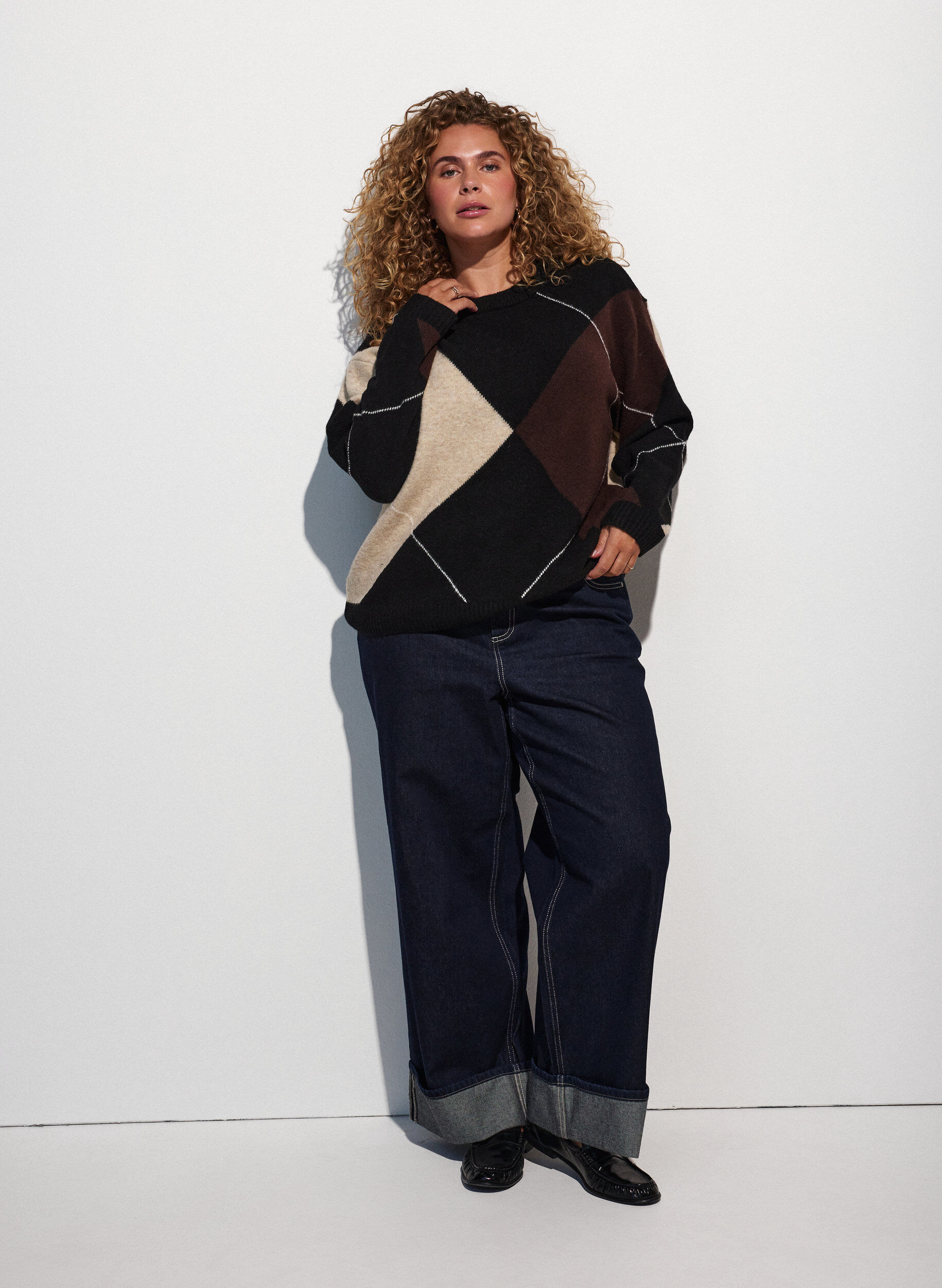 ZizziStrikbluse med harlekinm&oslash;nster, Sort, Model image number 1