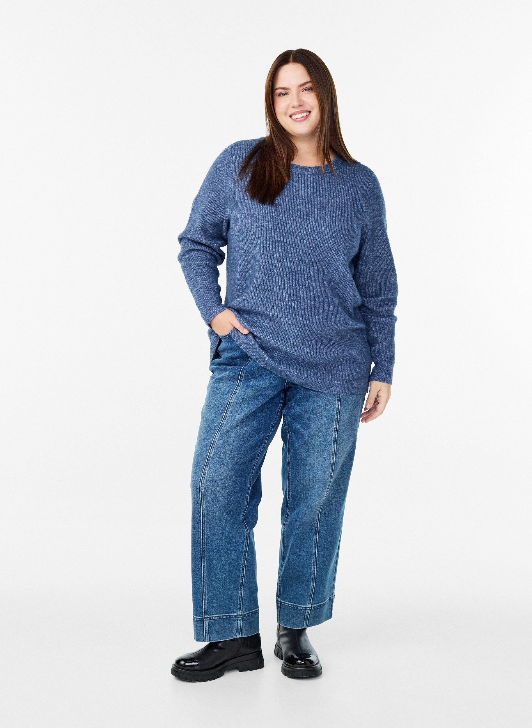 Zizzi Meleret strikbluse med rund hals, Bl&aring;, Model image number 1