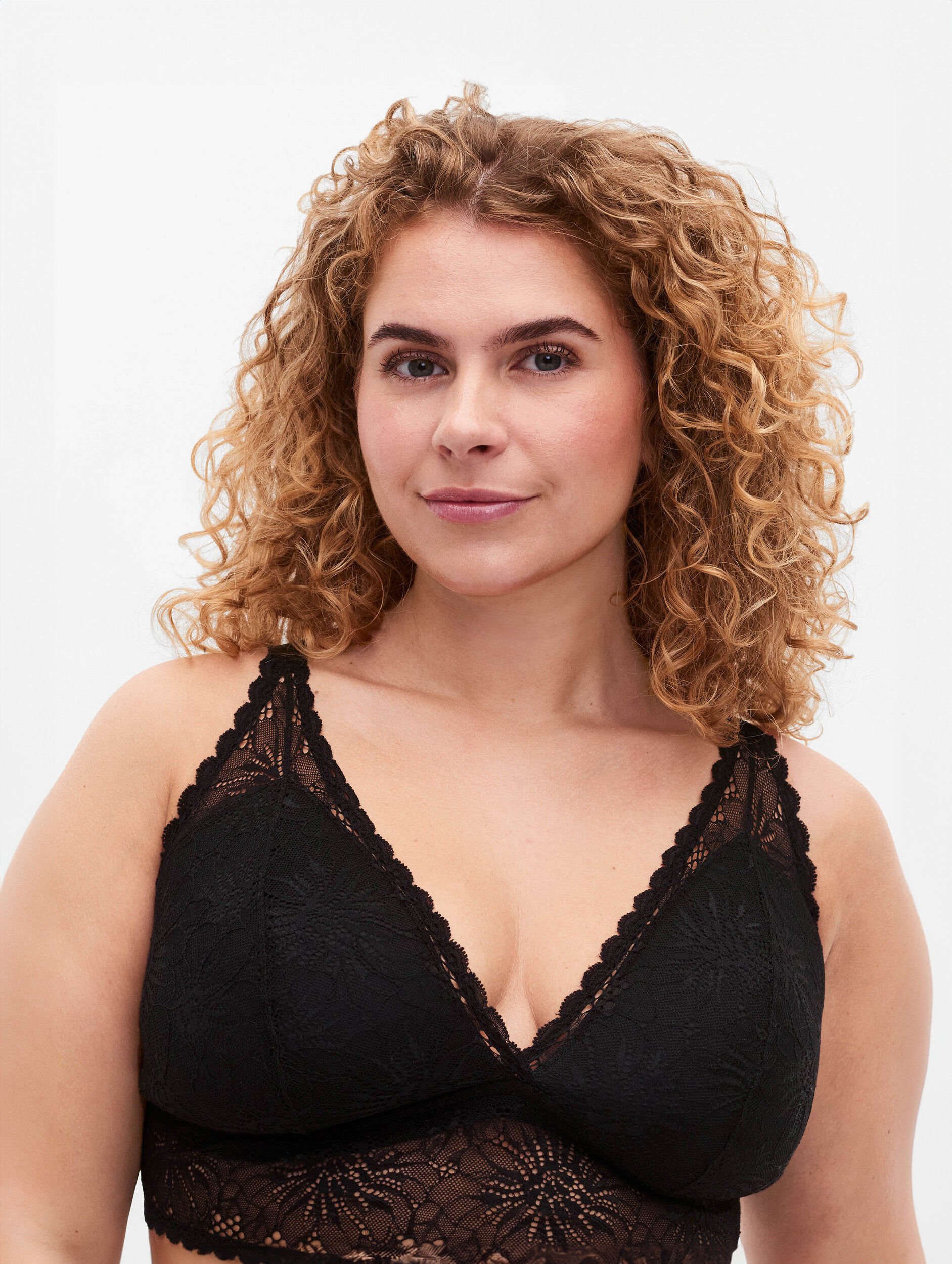 Zizzi Blonde bralette med bl&oslash;d vattering, Black, Model image number 0