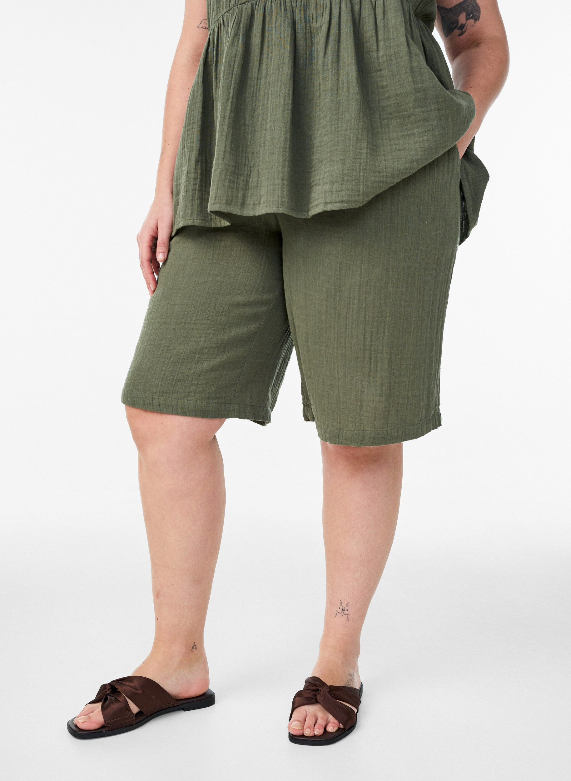 ZizziL&oslash;se shorts i bomuldsmusselin med h&oslash;j talje, Gr&oslash;n, Model image number 3