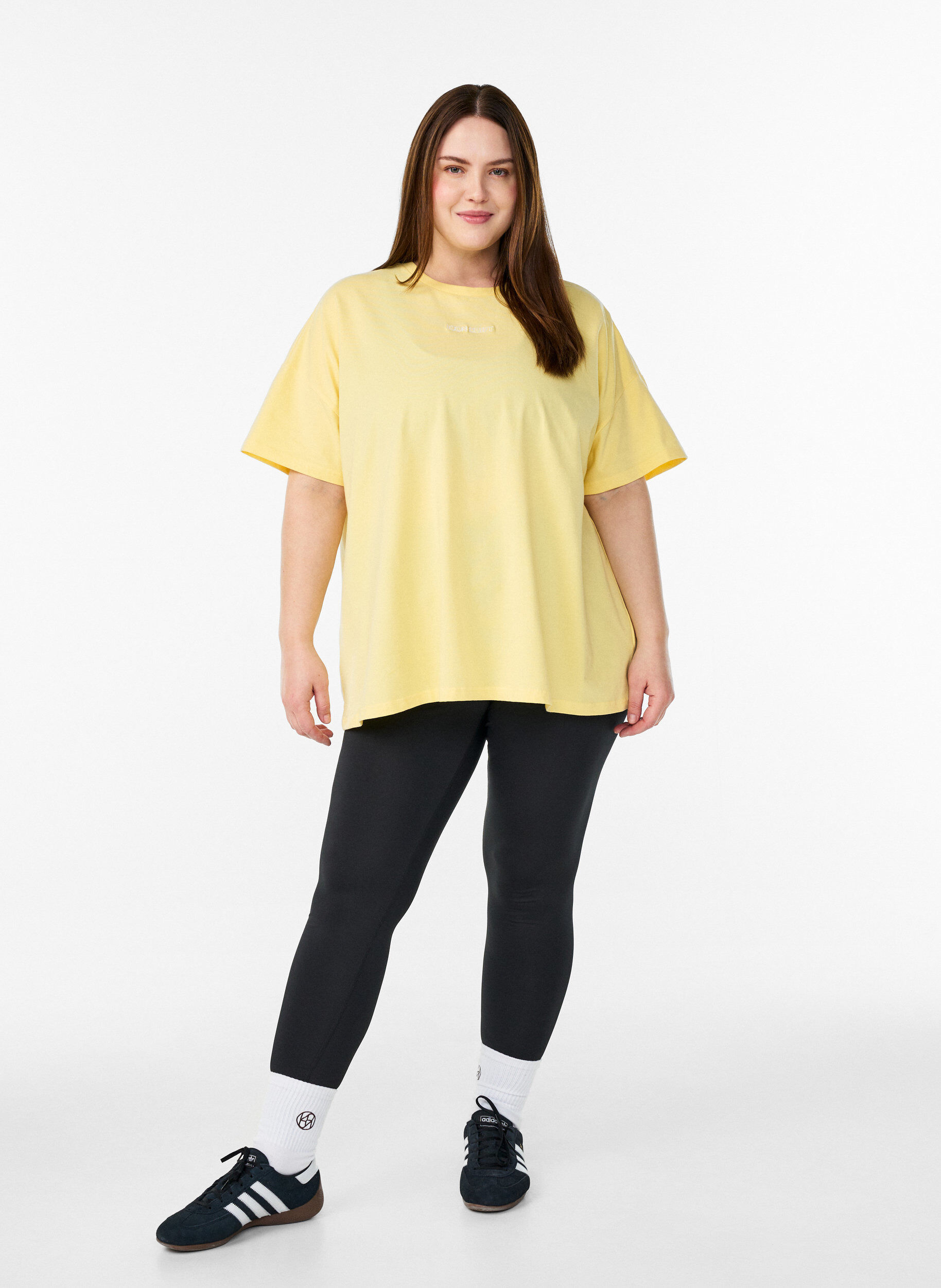 ZizziT-shirt i &oslash;kologisk bomuld med lille frontmotiv, Gul, Model image number 1