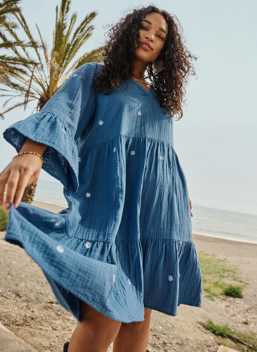 Kjole i blød bomuld med broderede blomster, Blue Horizon Daisy, Image image number 0