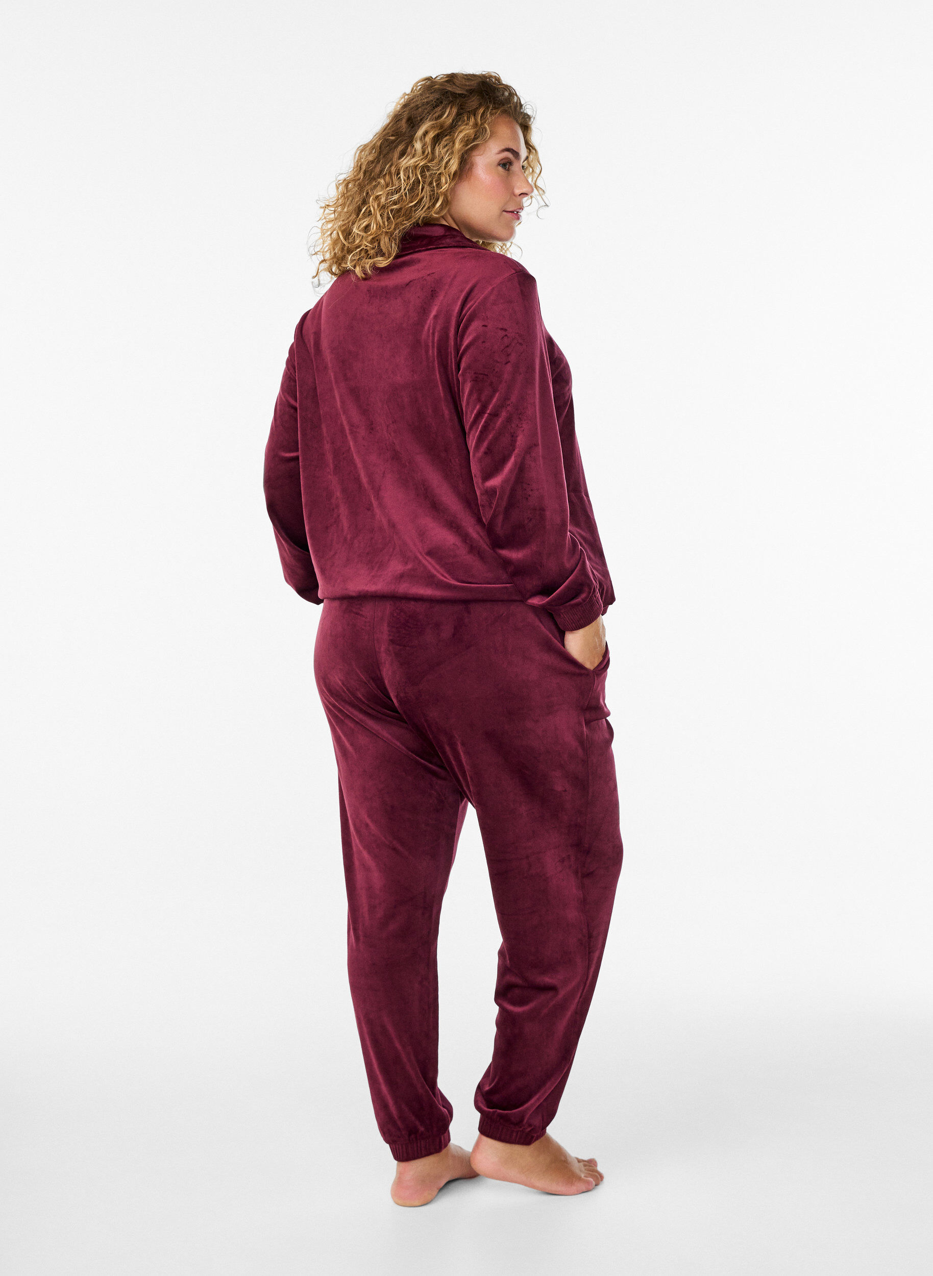 Zizzi L&oslash;se bukser i velour, M&oslash;rk Bordeaux, Model image number 1