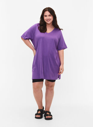 Ensfarvet oversize t-shirt med v-hals, Deep Lavender, Model image number 2
