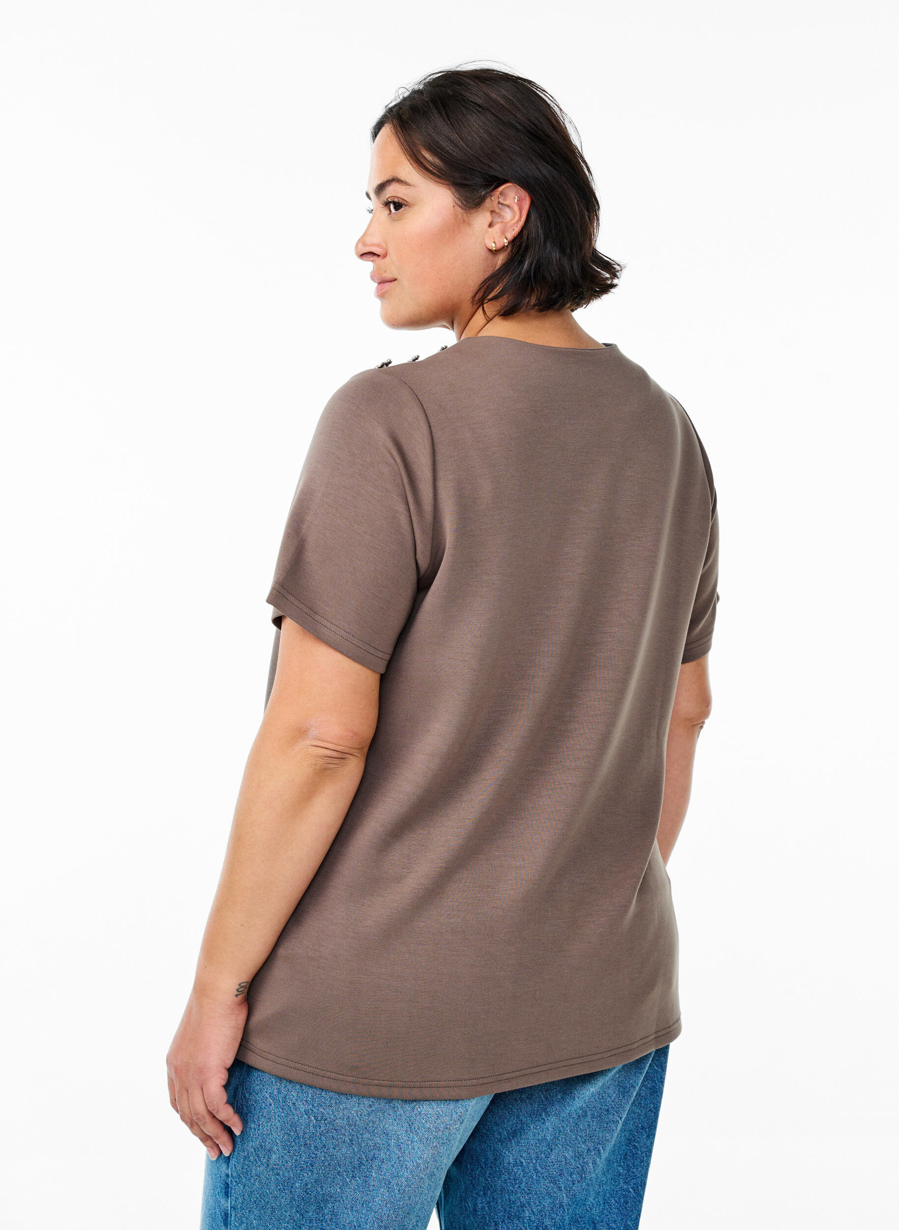 Zizzi Kort&aelig;rmet bluse med knapdetalje, Brun, Model image number 2