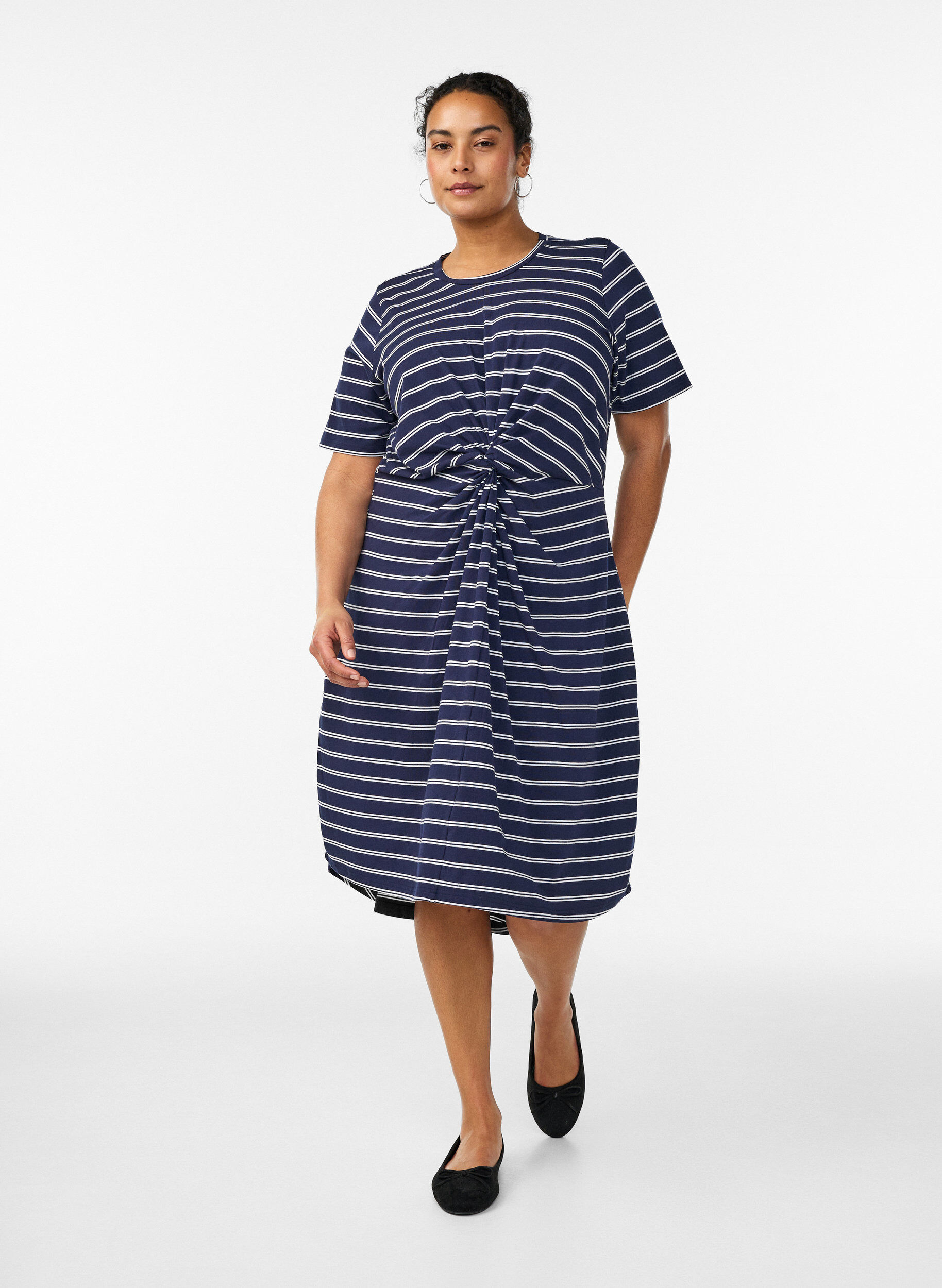 Zizzi Bomuldskjole med twist-detalje, Bl&aring;, Model image number 1