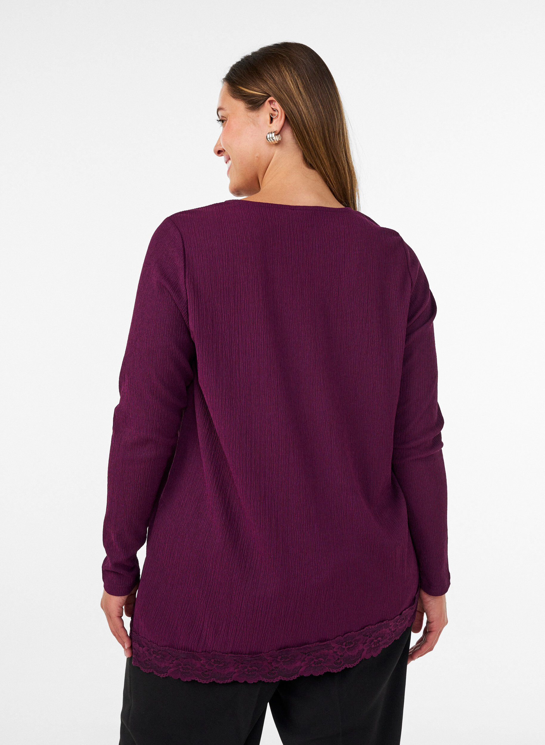 ZizziJerseybluse med asymmetrisk blondekant, Lilla, Model image number 2