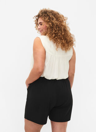 Shorts med lommer og løs pasform, Black, Model image number 1
