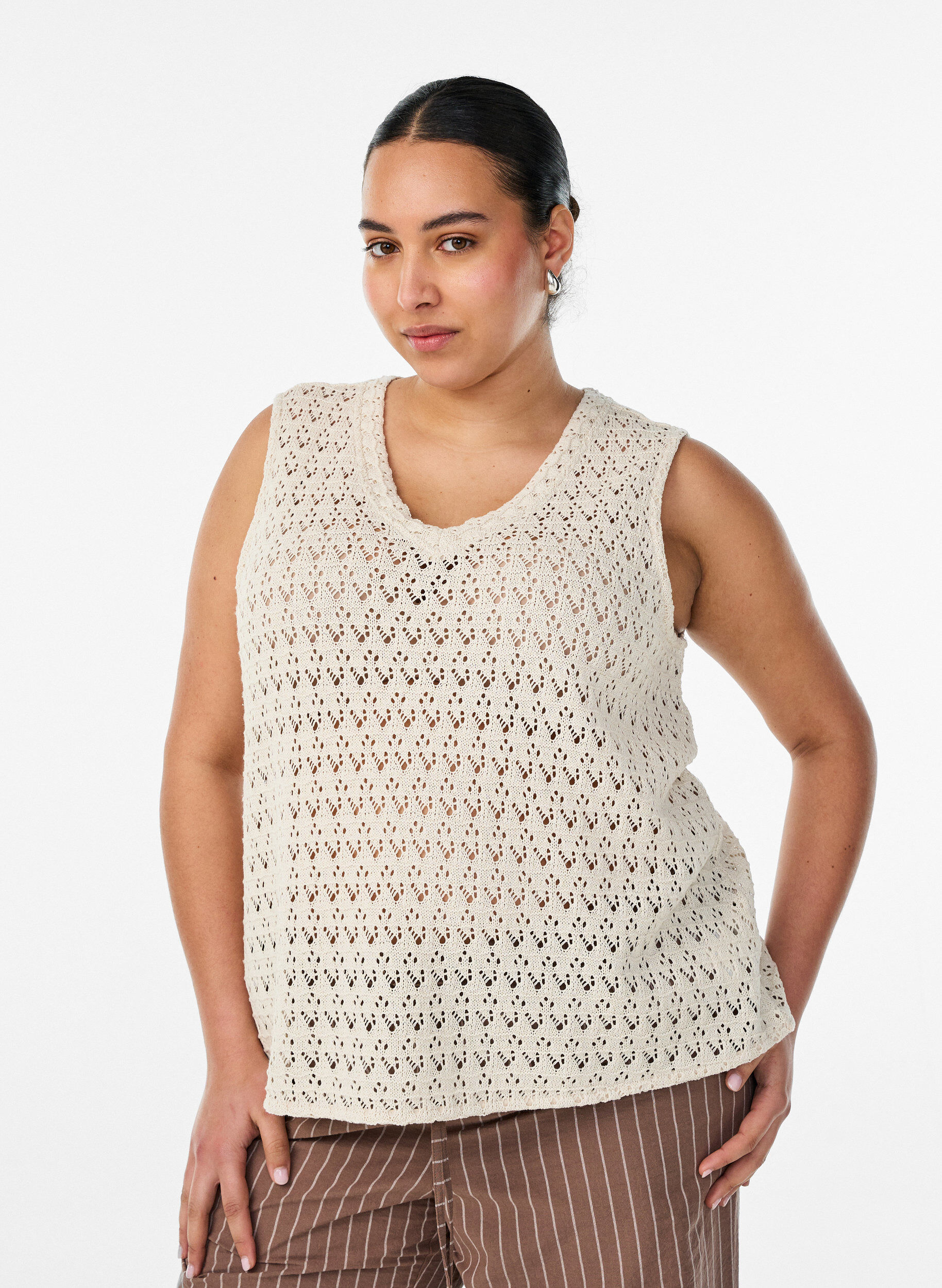 Zizzi&AElig;rmel&oslash;s bluse med hulm&oslash;nster og V-udsk&aelig;ring, Beige, Model image number 0