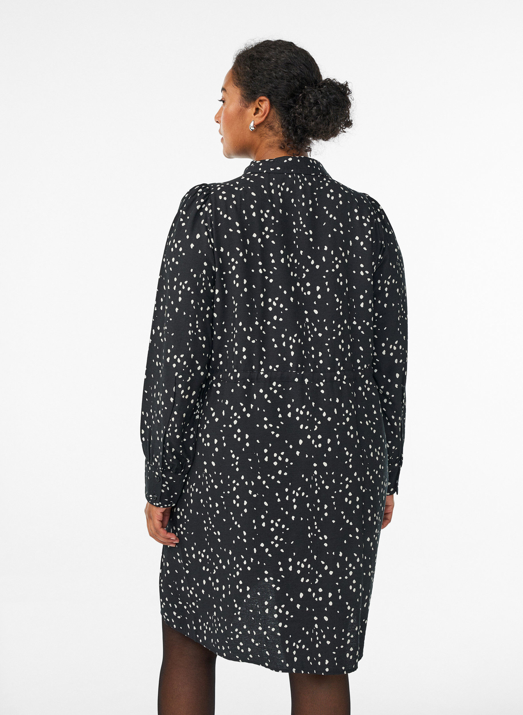Zizzi Skjortekjole med bindeb&aring;nd og print, Sort, Model image number 2