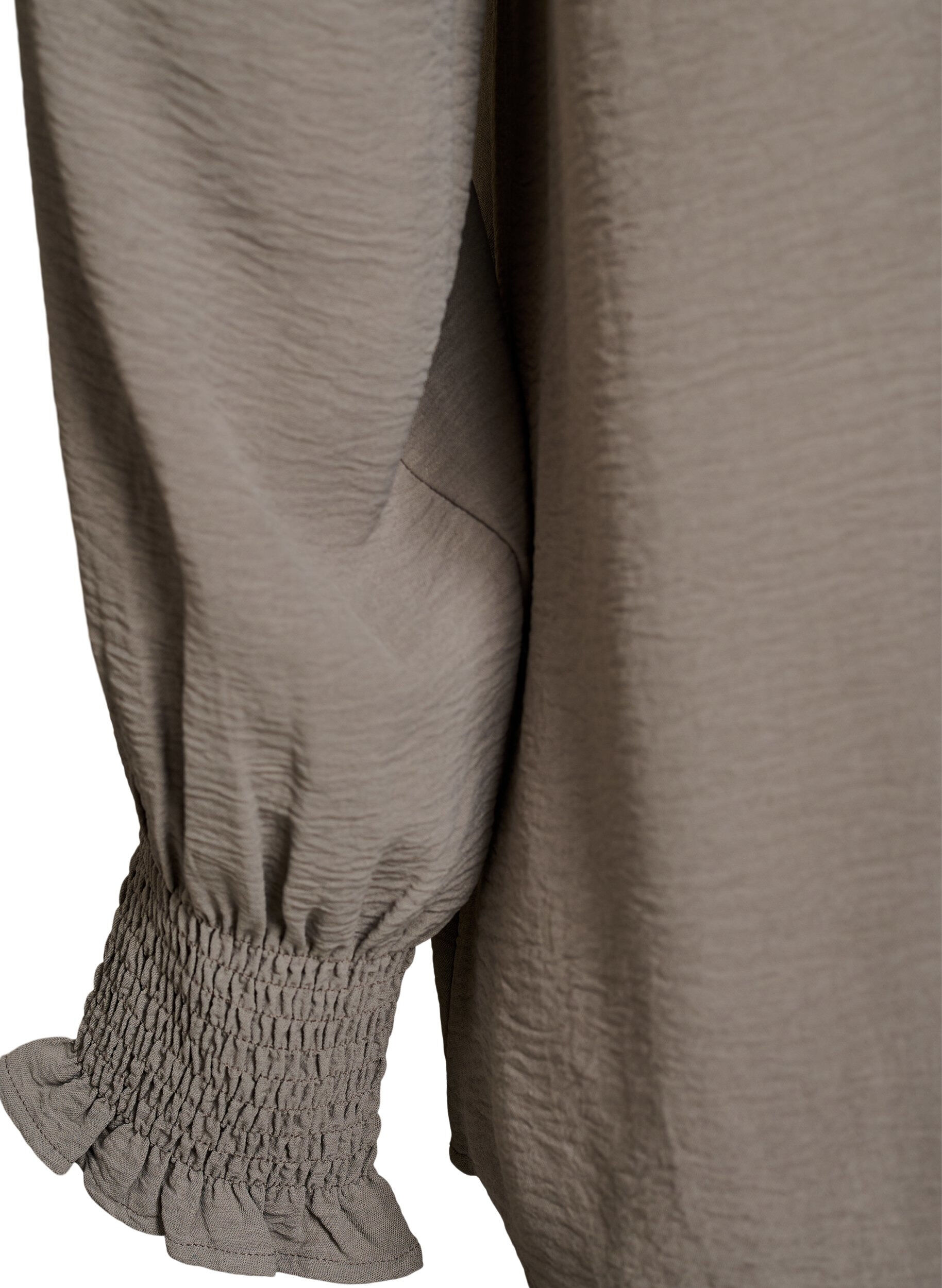 Zizzi Bluse med smock manchetter og V-udsk&aelig;ring, Beige, Packshot image number 3