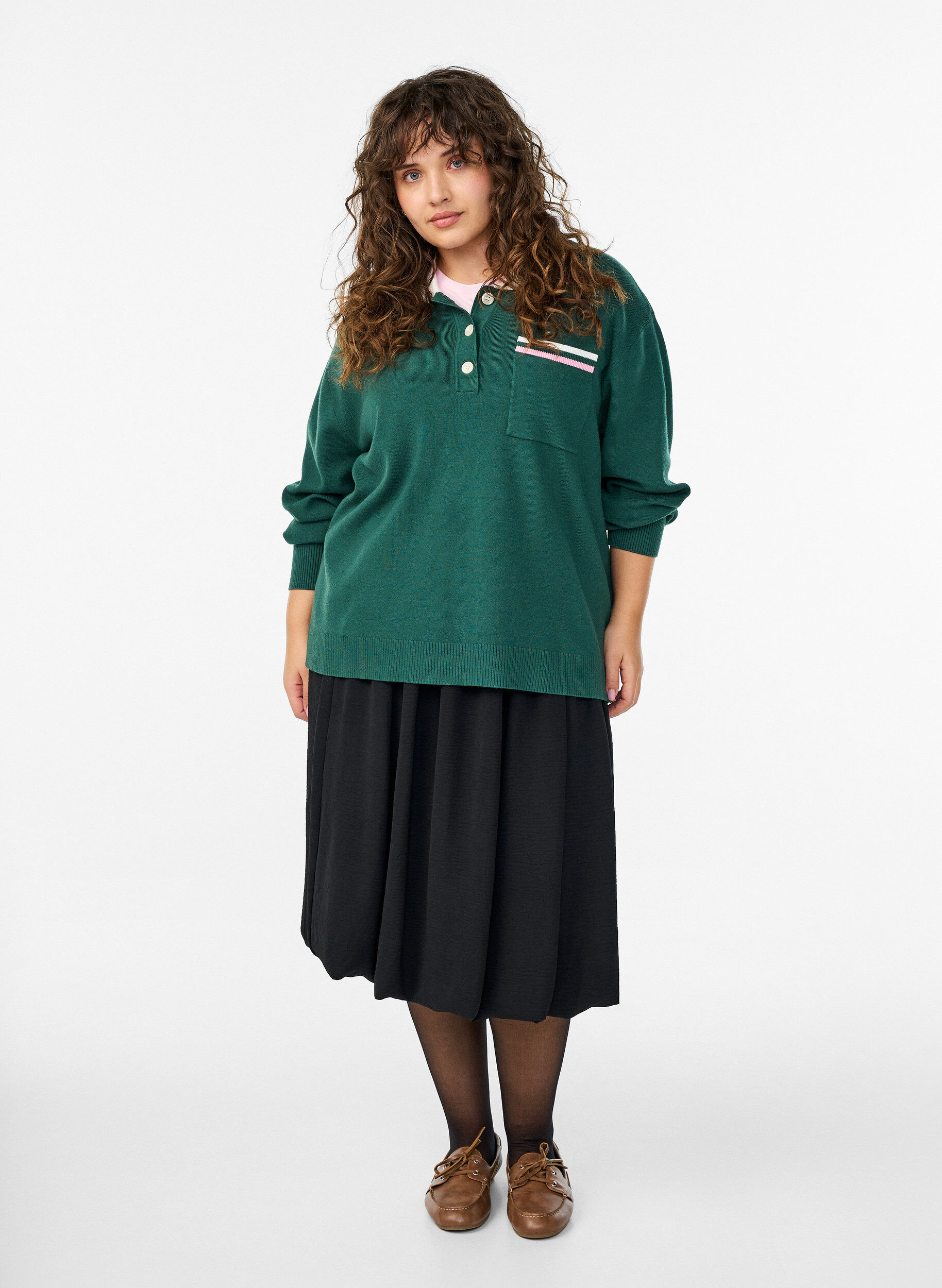 Mellemlang ballonformet nederdel med elastisk talje, Sort, Model