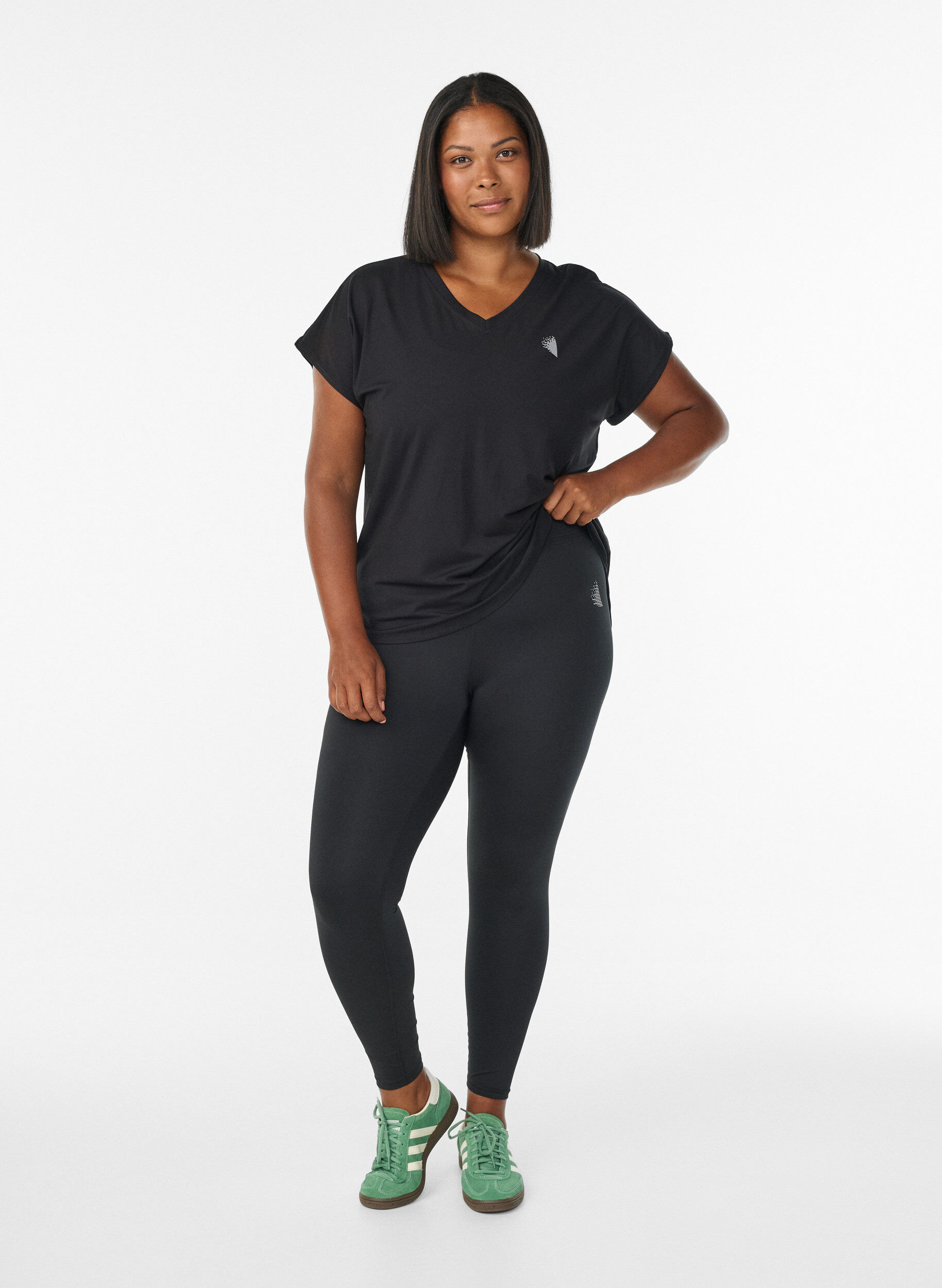 Zizzi Kort&aelig;rmet tr&aelig;nings t-shirt med v-hals, Sort, Model image number 1