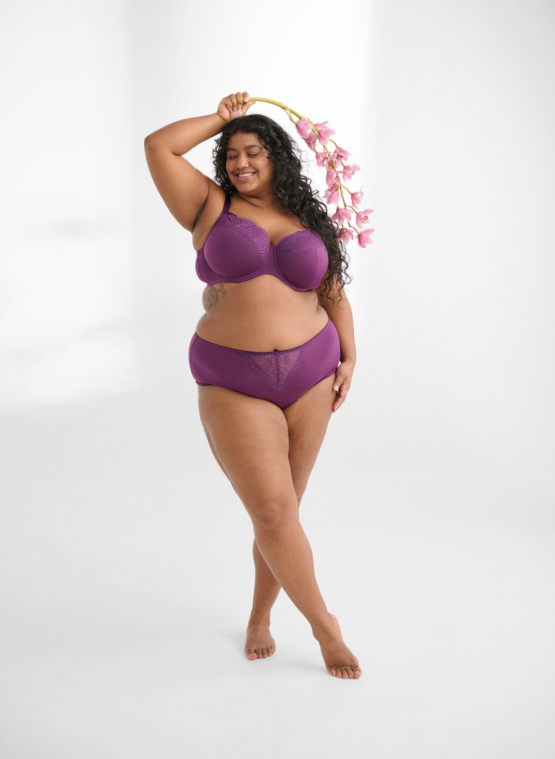 Zizzi Brief trusse i microfiber med blondedetaljer, M&oslash;rk Bordeaux, Image image number 0